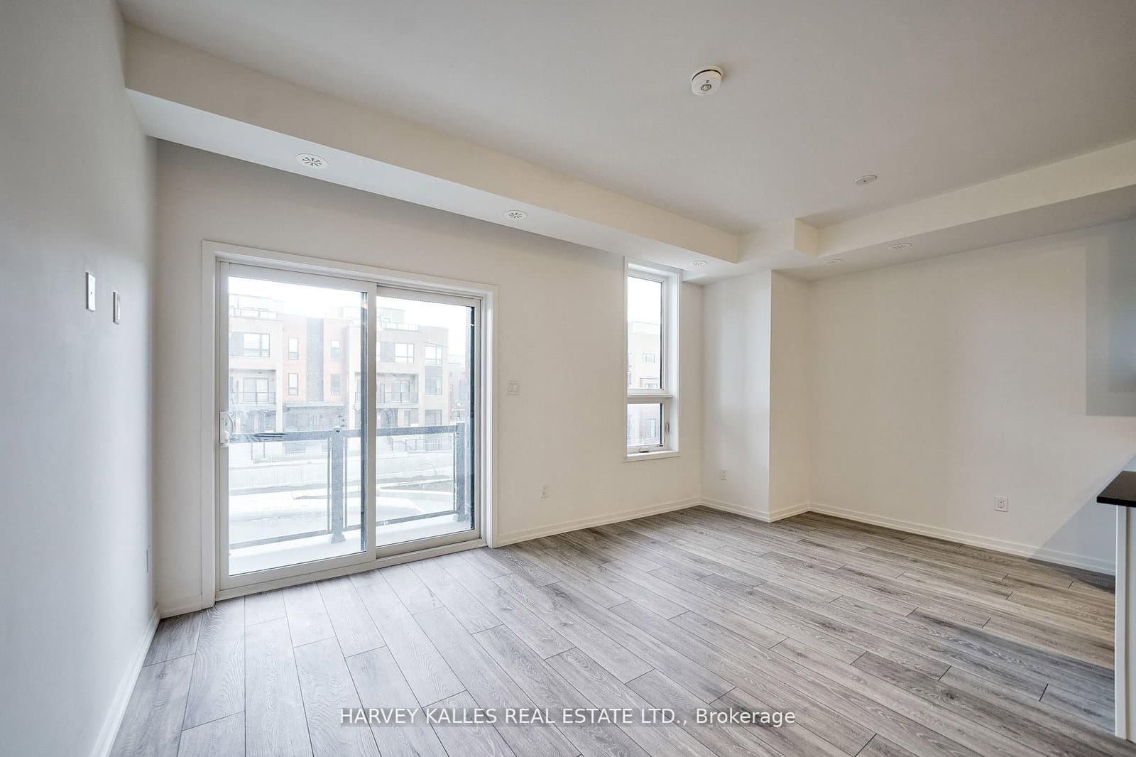 17 Lytham Green Circle, Unit 21 thumbnail 13