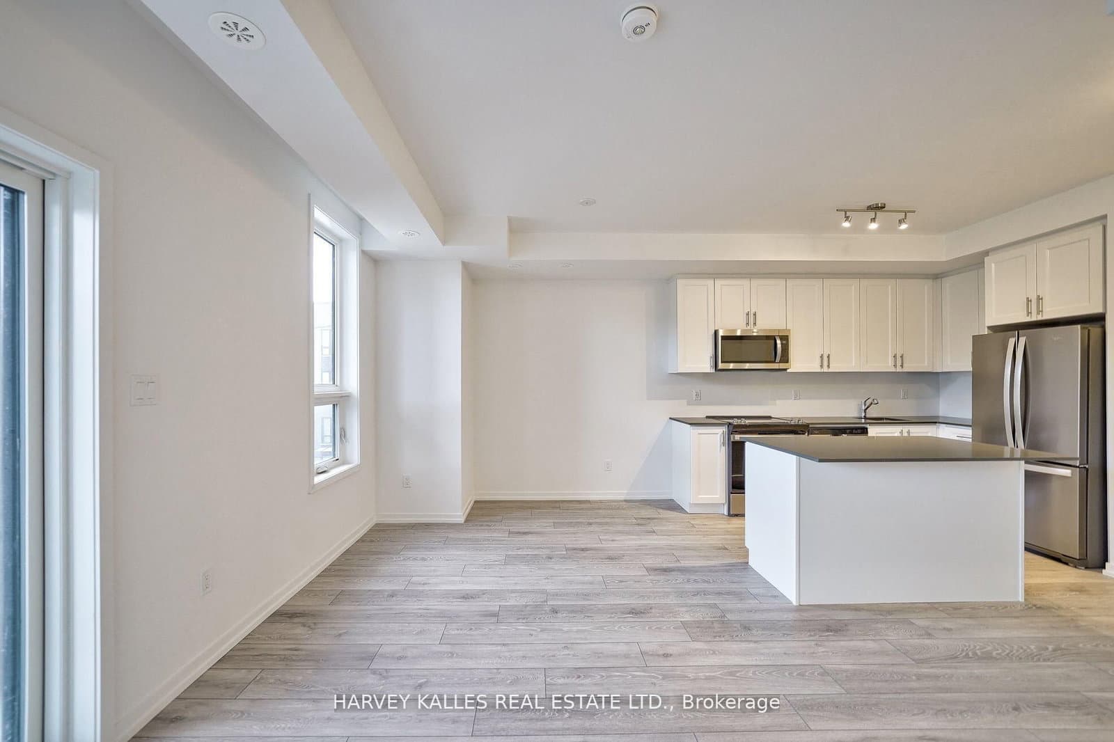 17 Lytham Green Circle, Unit 21 thumbnail 14