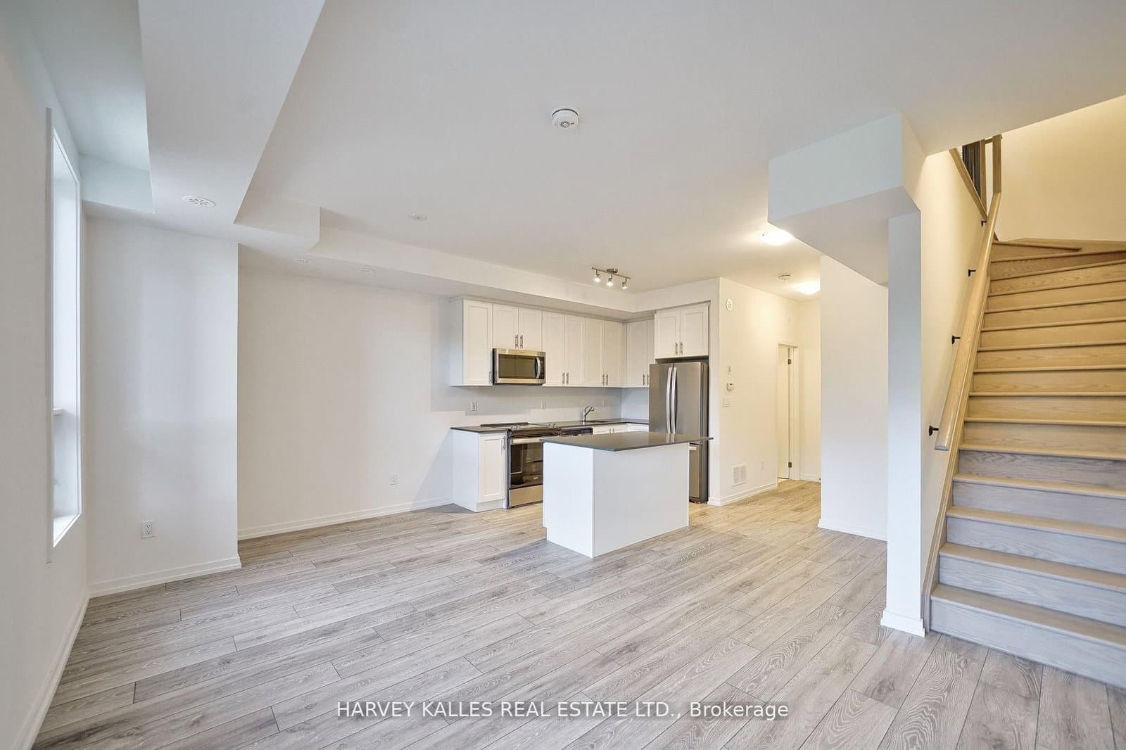 17 Lytham Green Circle, Unit 21 thumbnail 15
