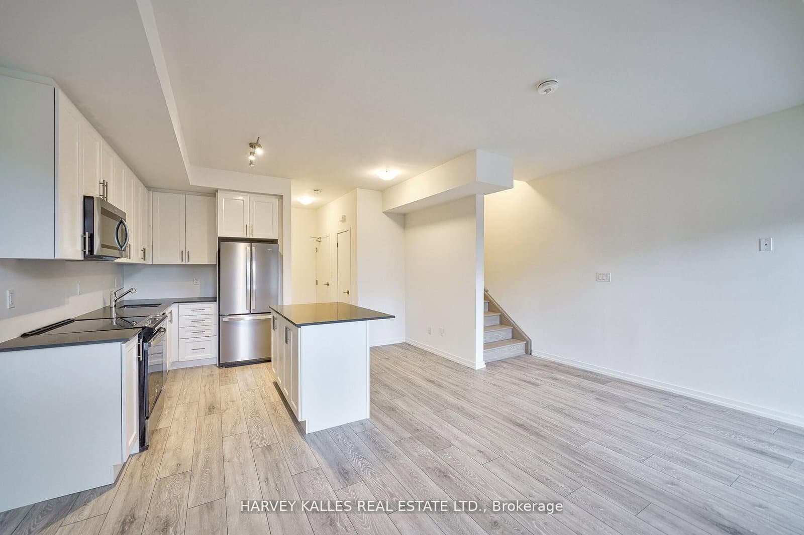 17 Lytham Green Circle, Unit 21 thumbnail 16