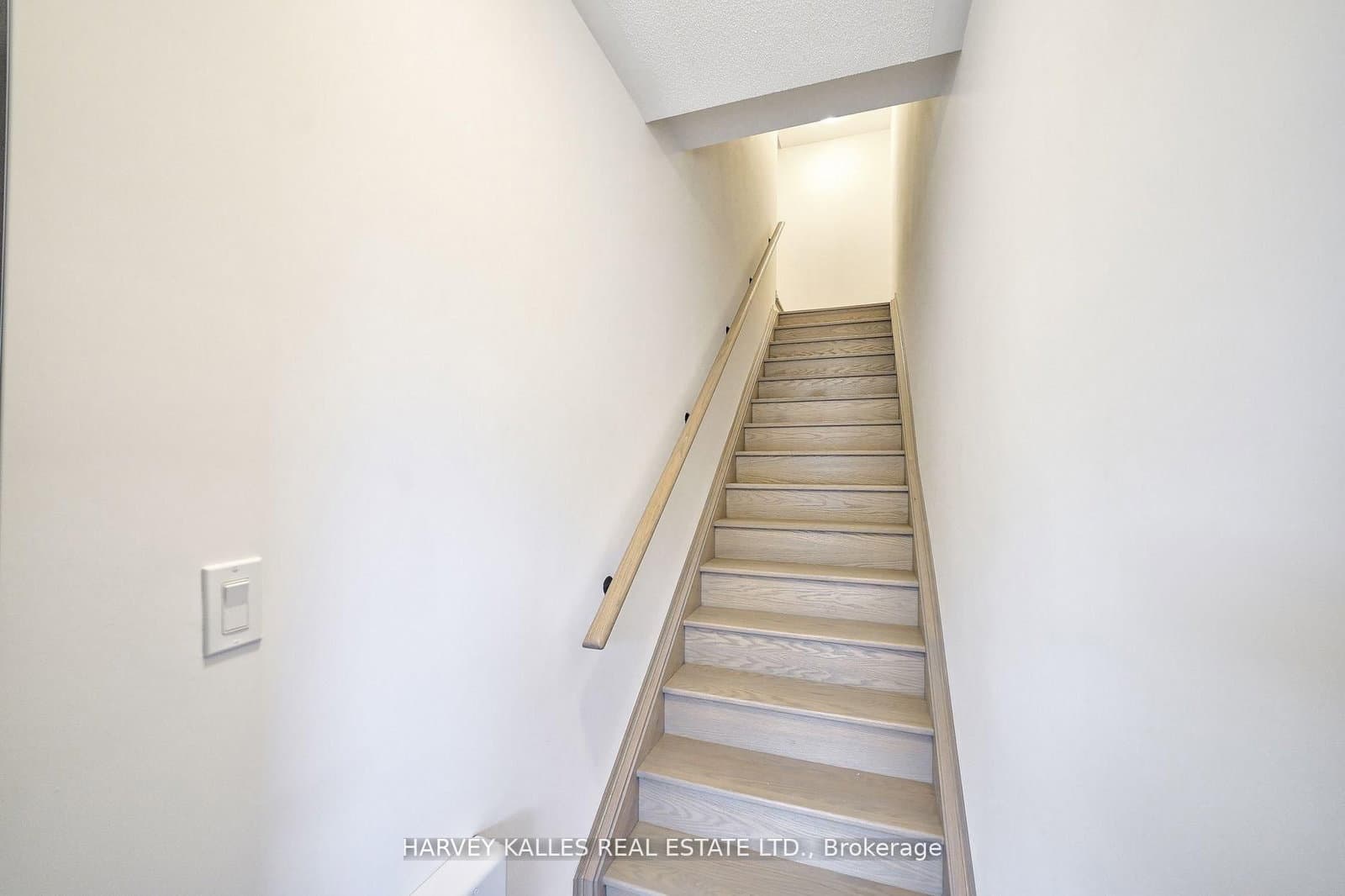 17 Lytham Green Circle, Unit 21 thumbnail 2