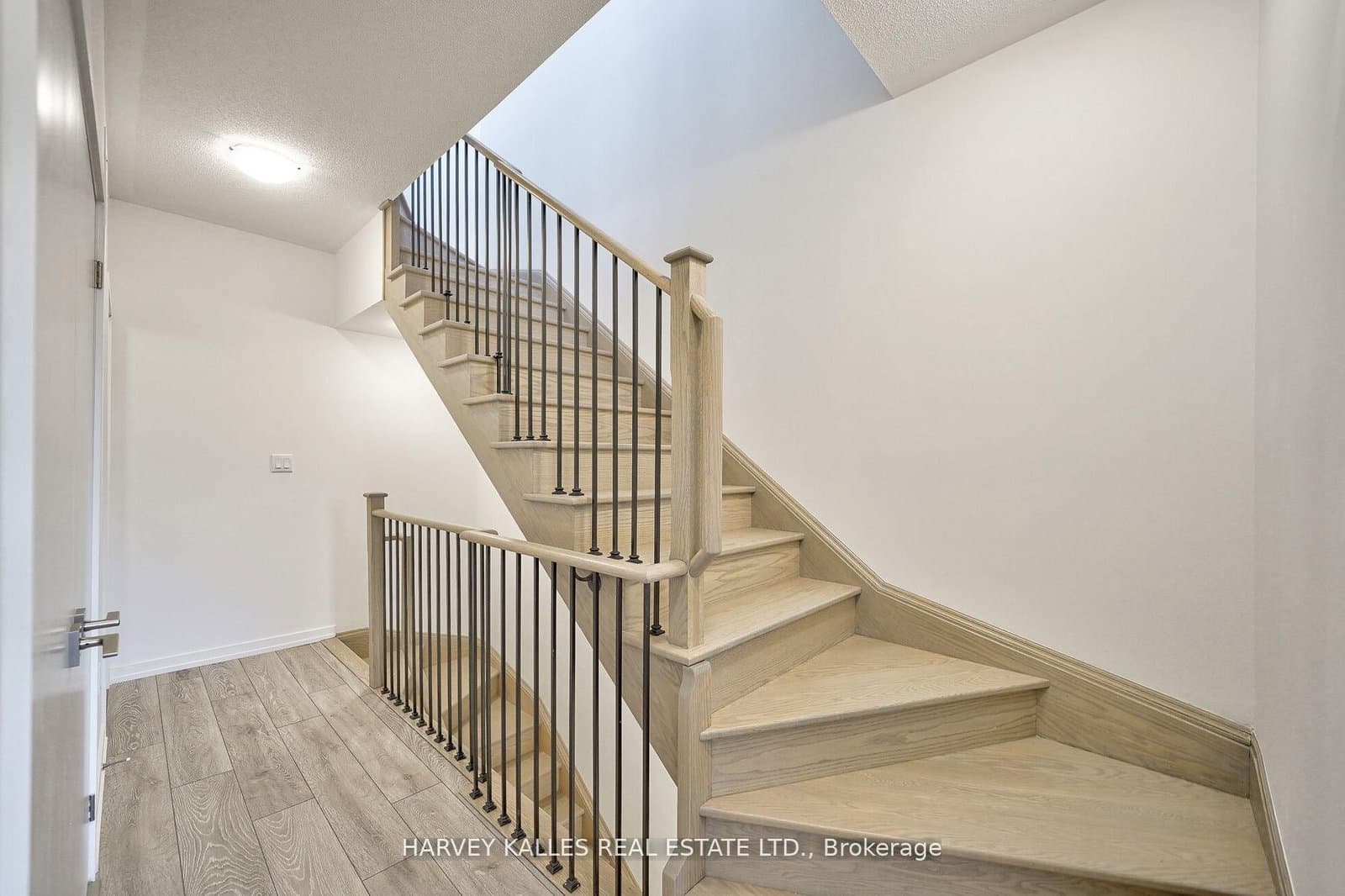 17 Lytham Green Circle, Unit 21 thumbnail 21