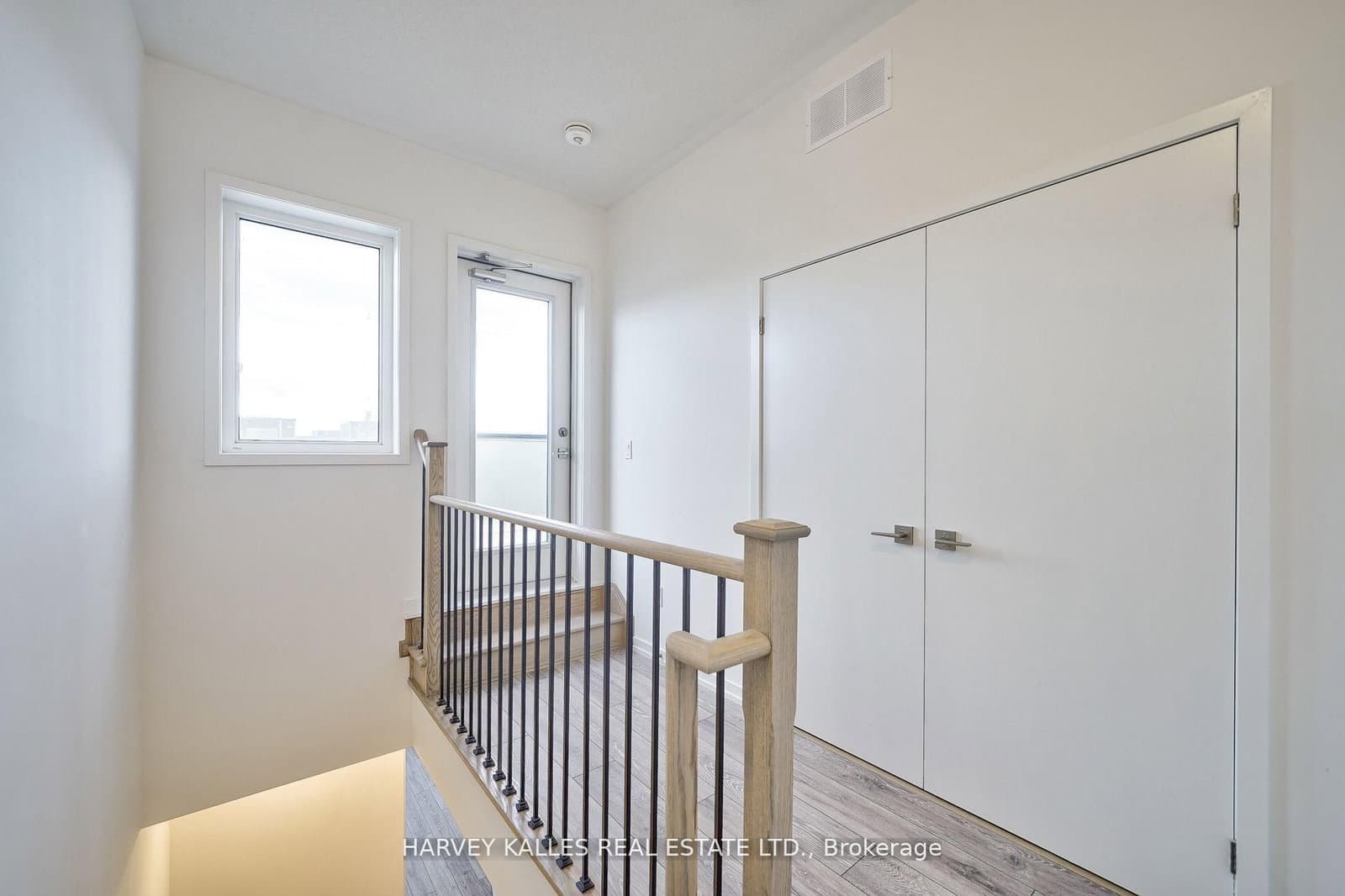 17 Lytham Green Circle, Unit 21 thumbnail 32