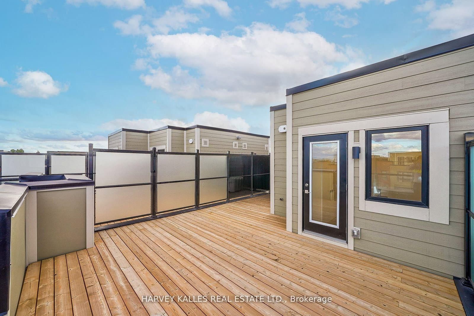17 Lytham Green Circle, Unit 21 thumbnail 35
