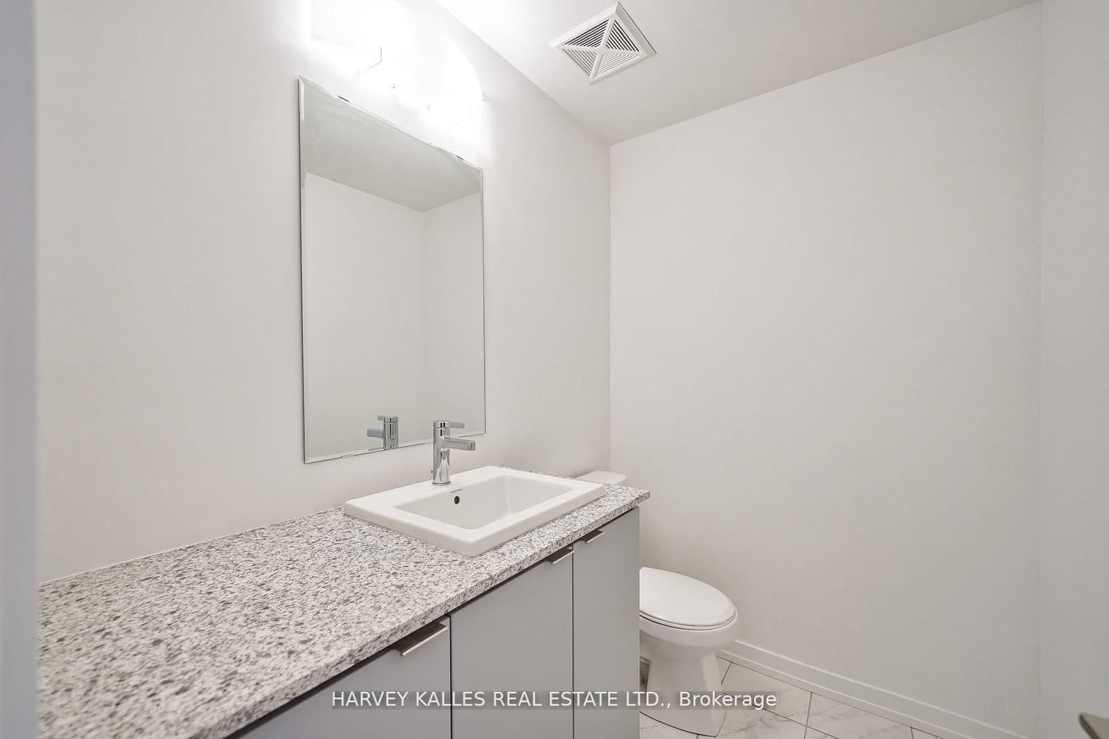 17 Lytham Green Circle, Unit 21 thumbnail 5