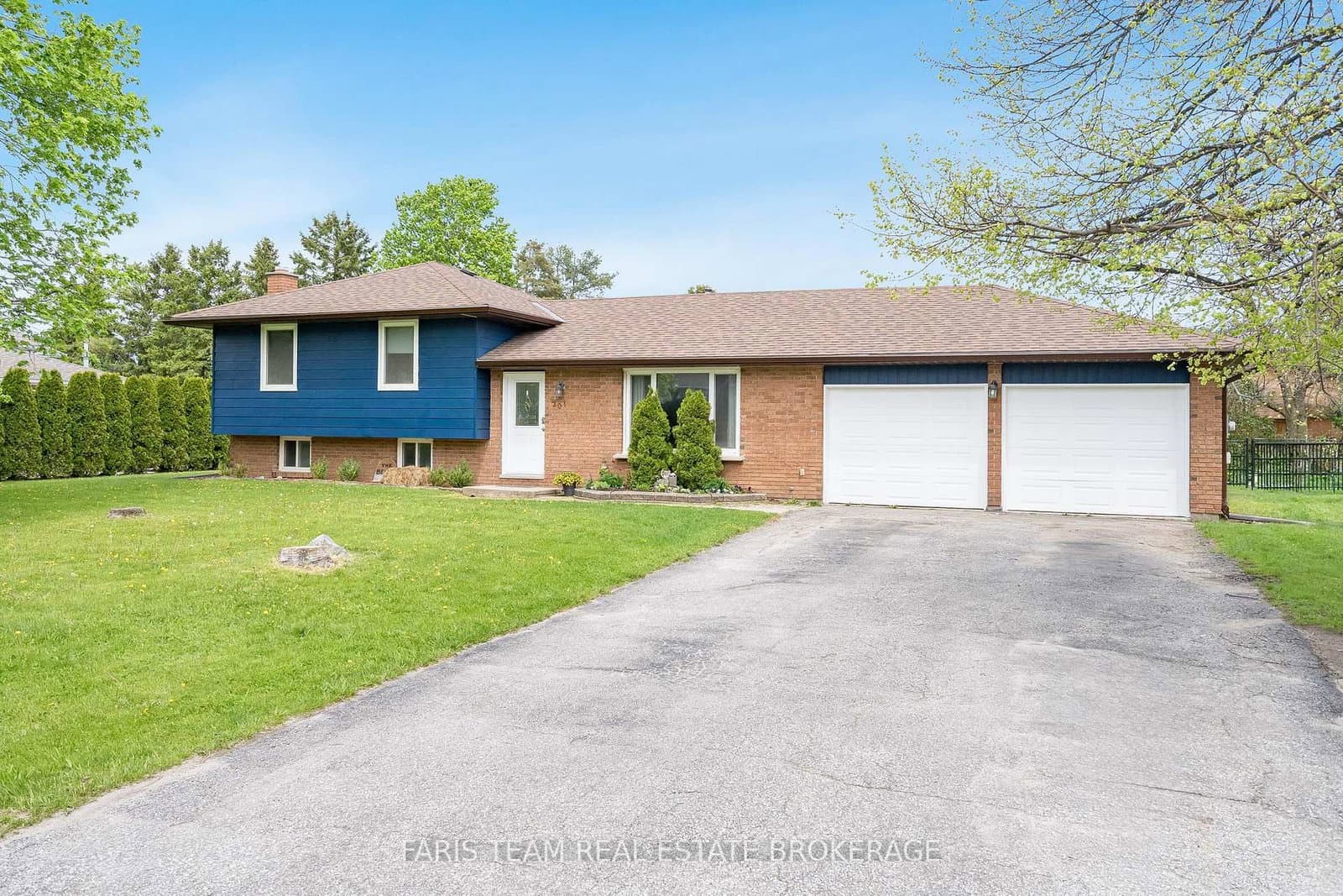 201 Parkside Crescent - Image 1