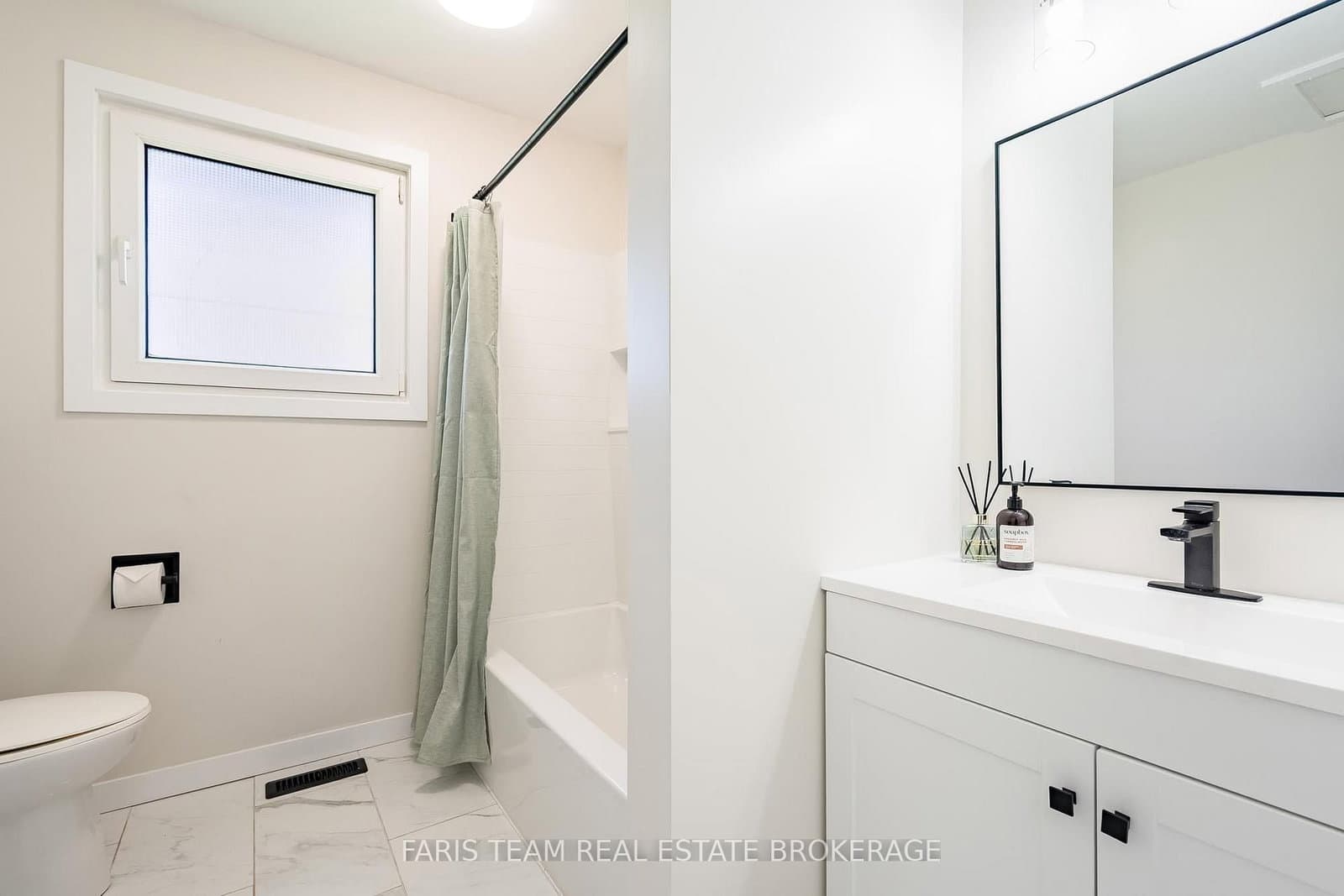 201 Parkside Crescent thumbnail 17