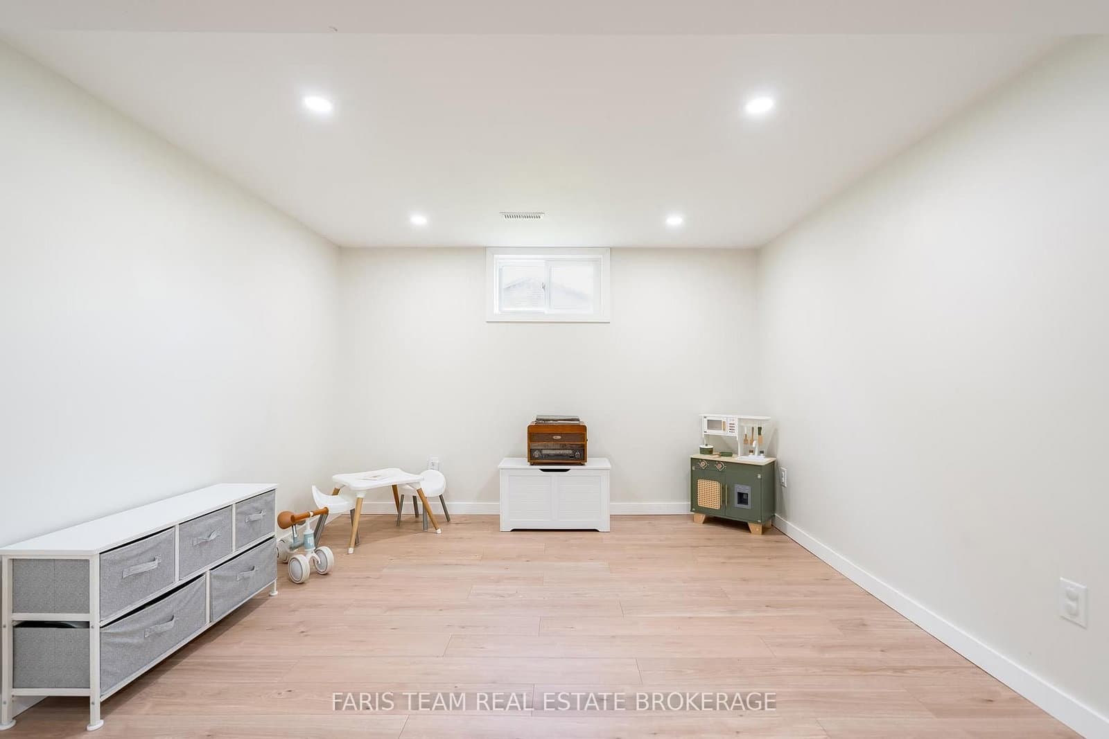 201 Parkside Crescent thumbnail 22