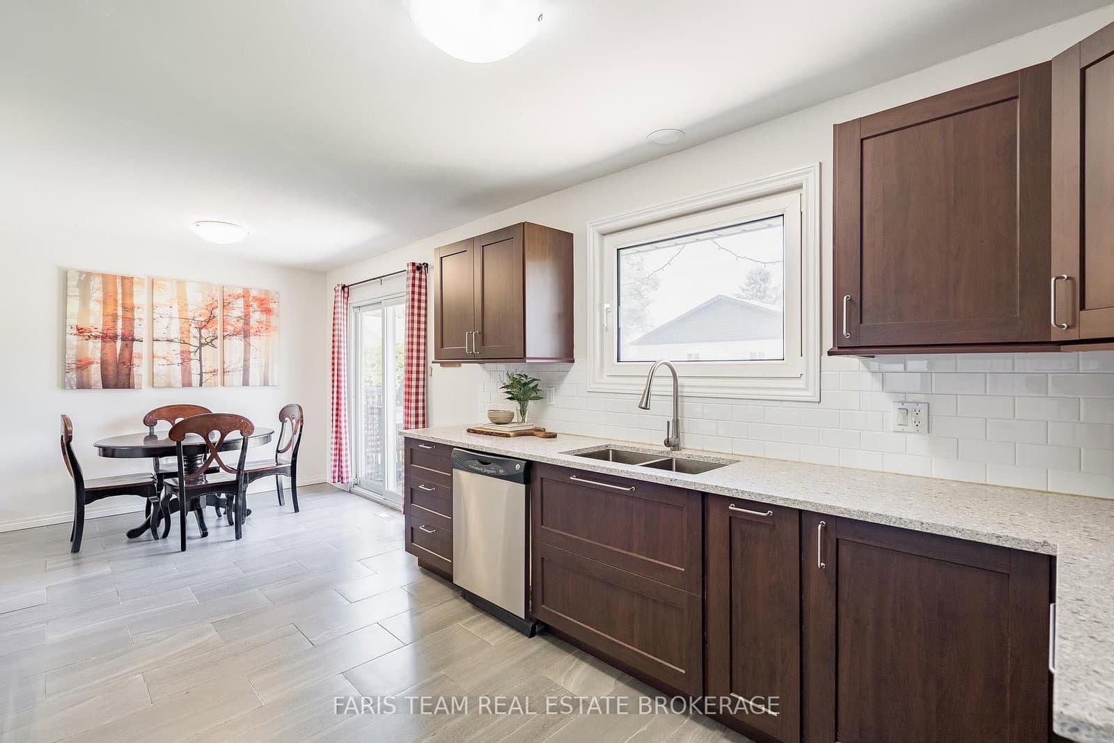 201 Parkside Crescent thumbnail 7