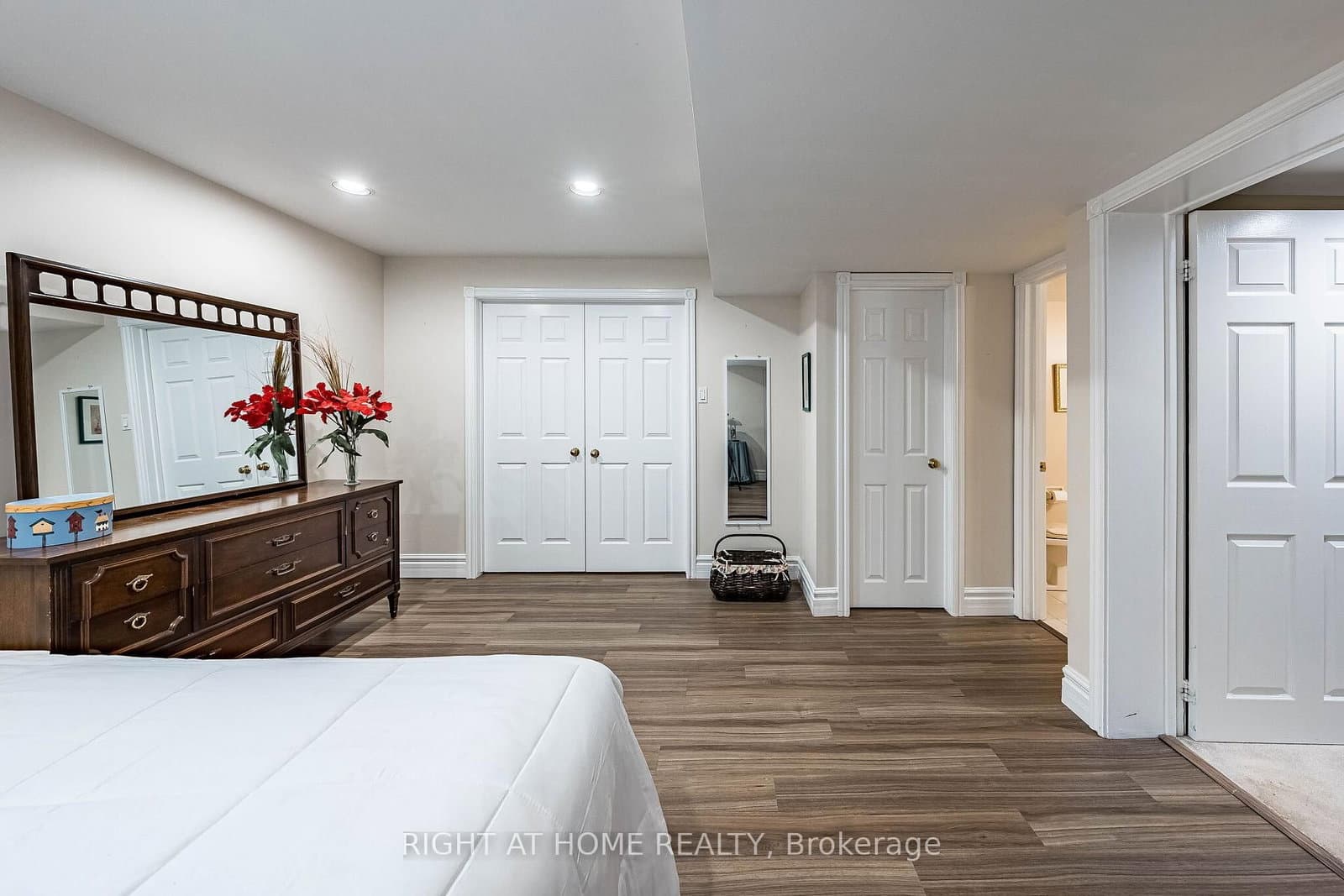 9 Glenridge Drive thumbnail 33
