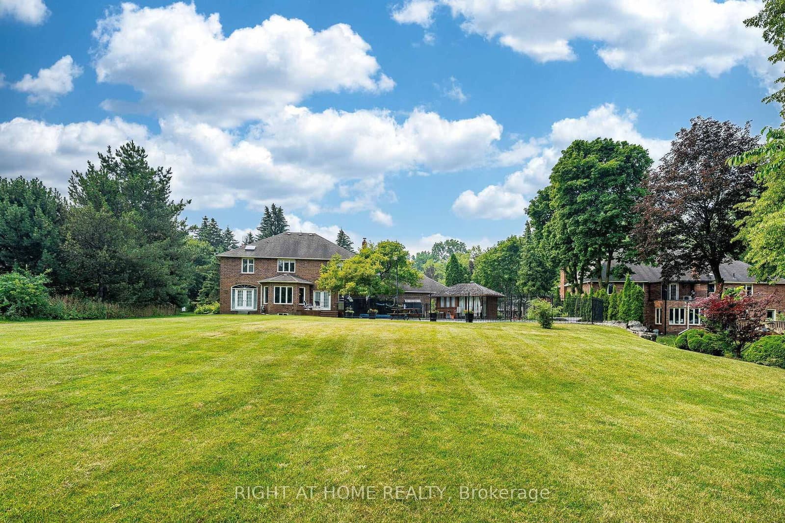9 Glenridge Drive thumbnail 37