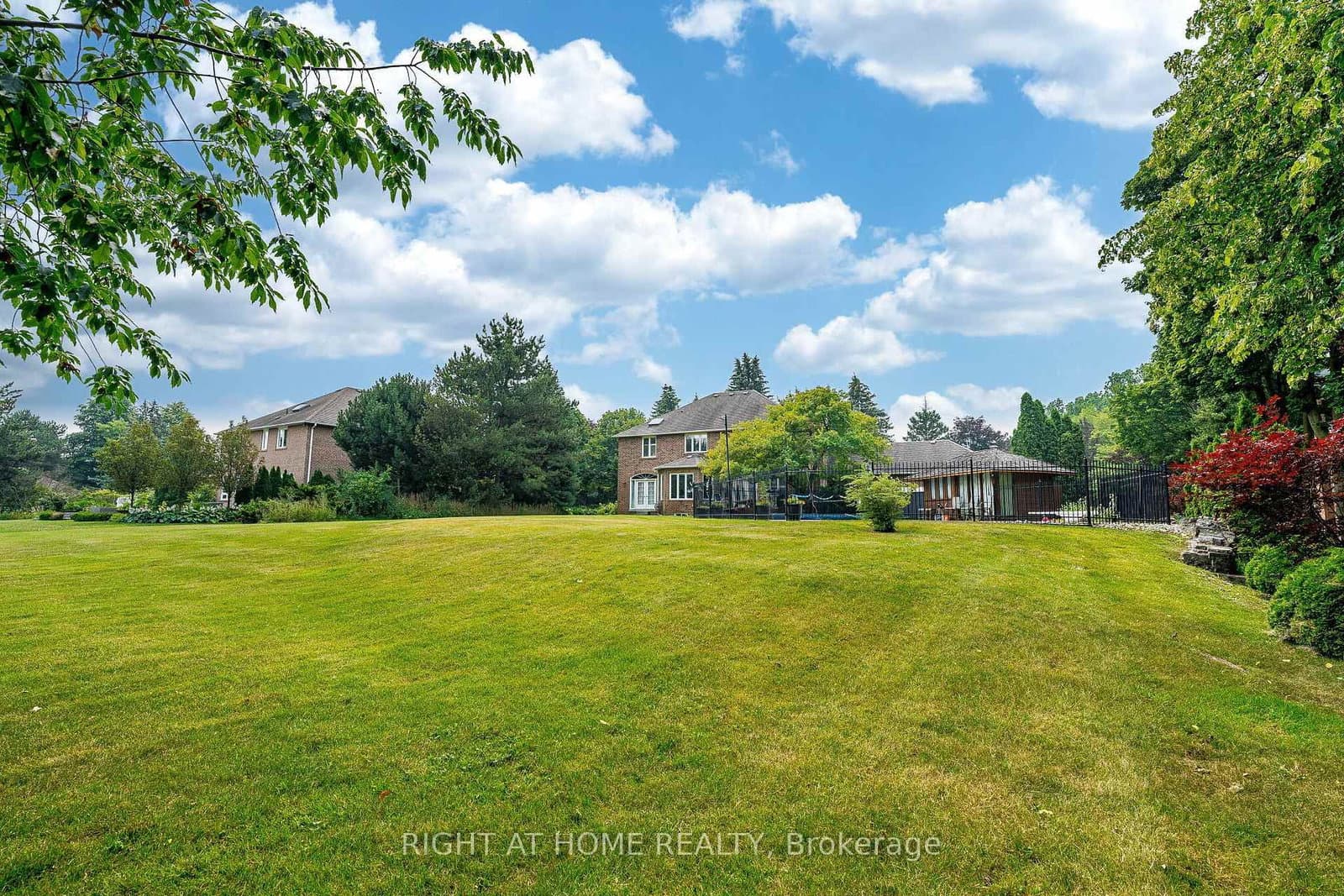 9 Glenridge Drive thumbnail 38