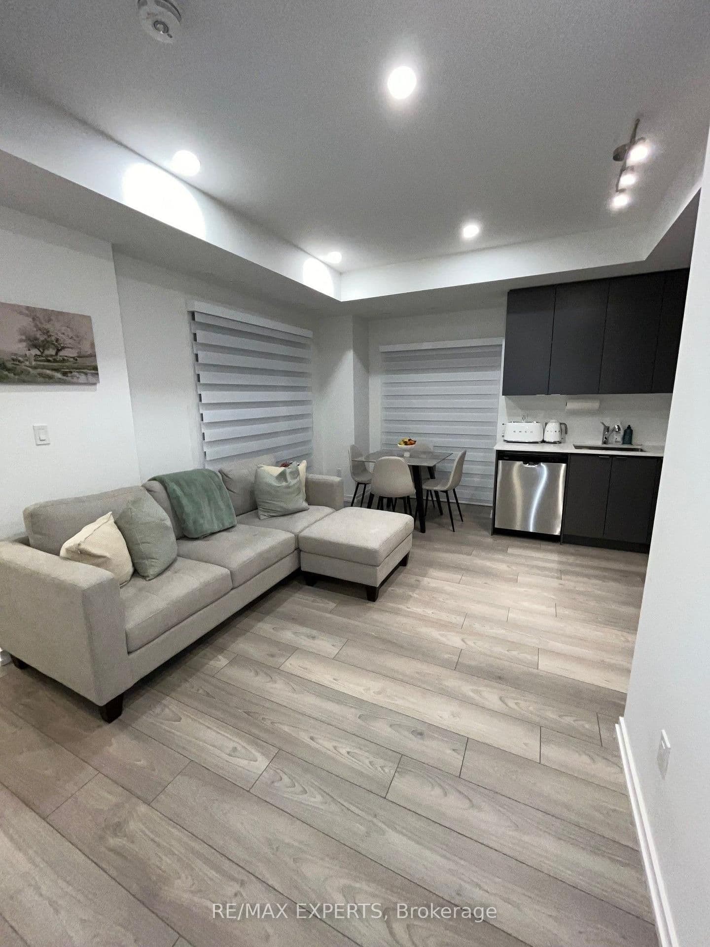 14 Lytham Green Circle, Unit 27 thumbnail 12