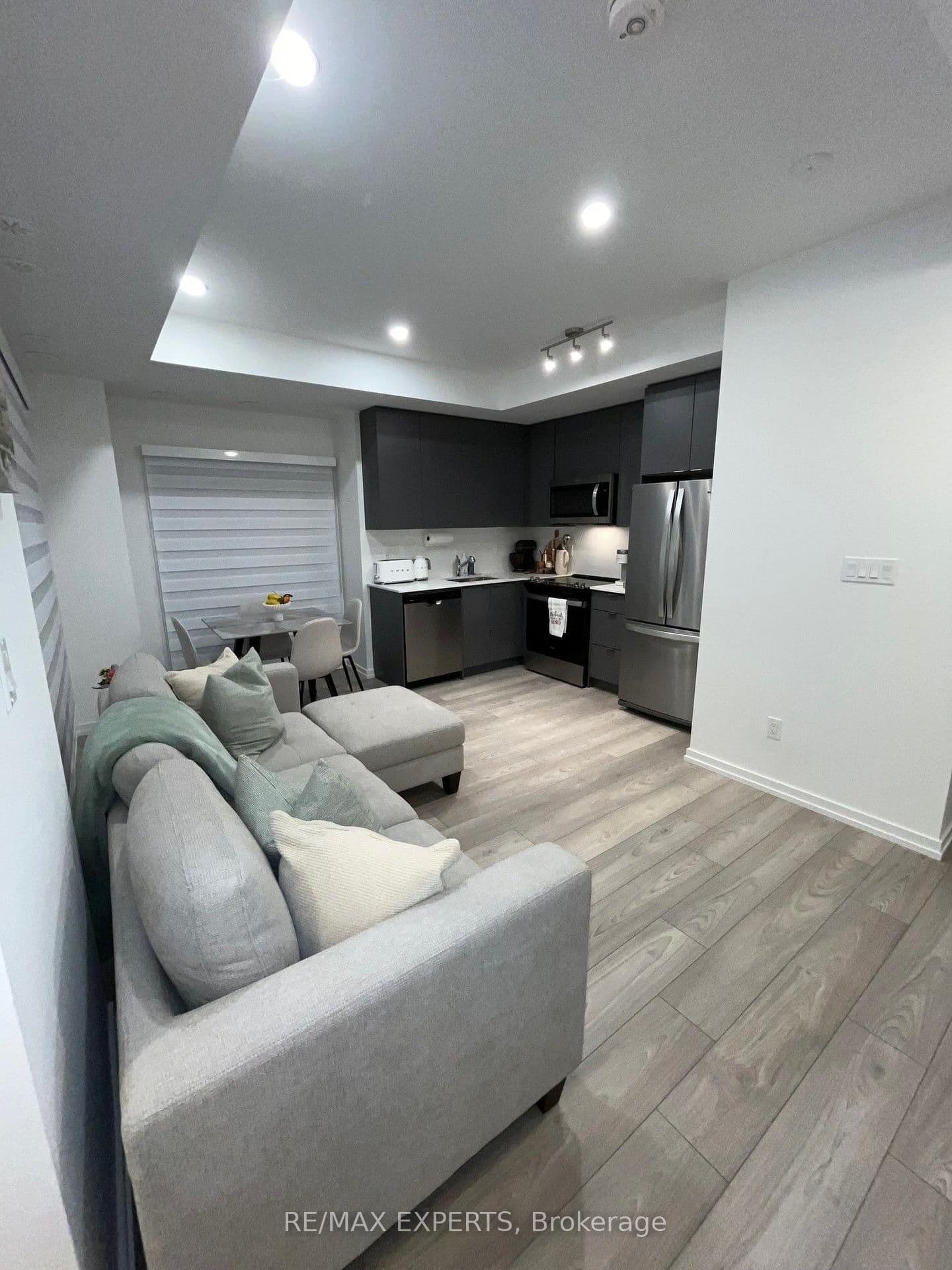 14 Lytham Green Circle, Unit 27 thumbnail 13