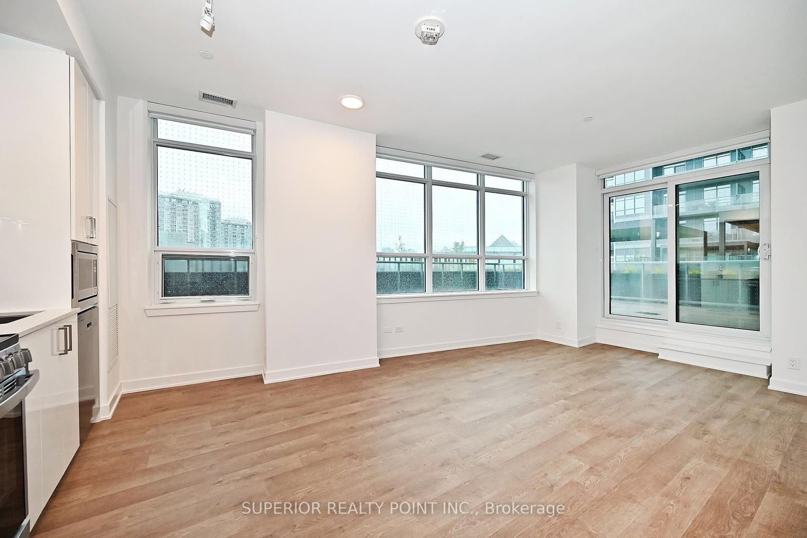 30 Upper Mall Way, Unit A214 thumbnail 7