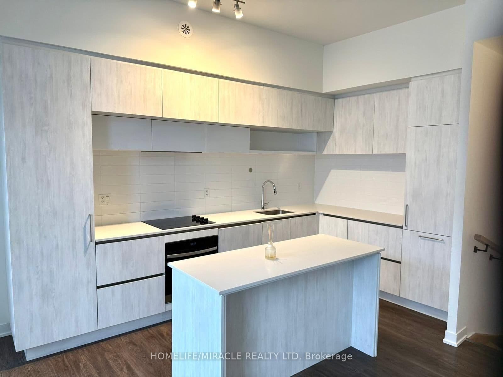 2 Steckley House Lane, Unit 924 thumbnail 3
