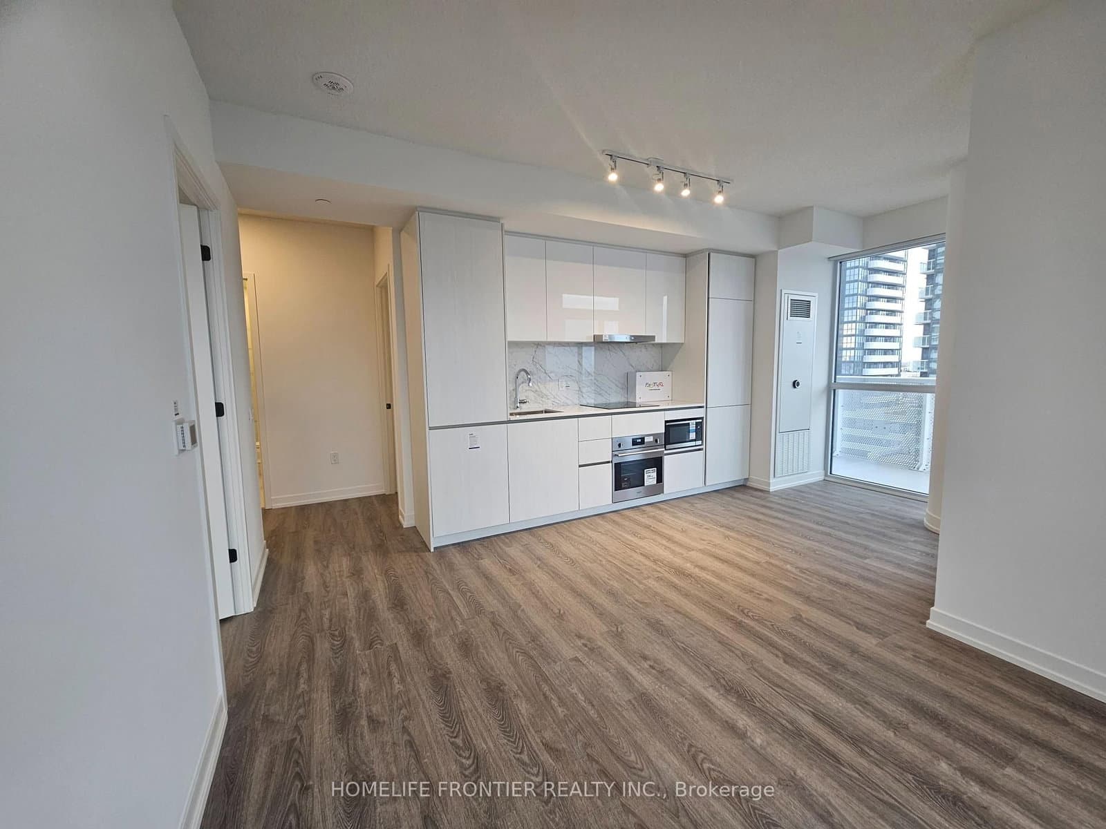 8 Interchange Way, Unit 902 thumbnail 4