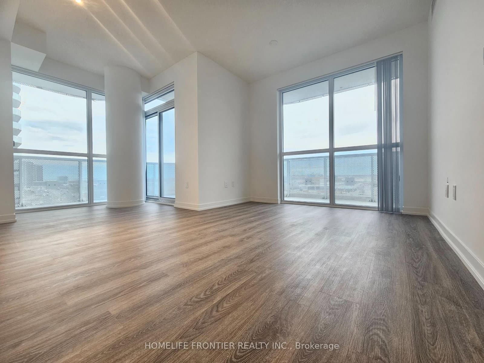 8 Interchange Way, Unit 902 thumbnail 5