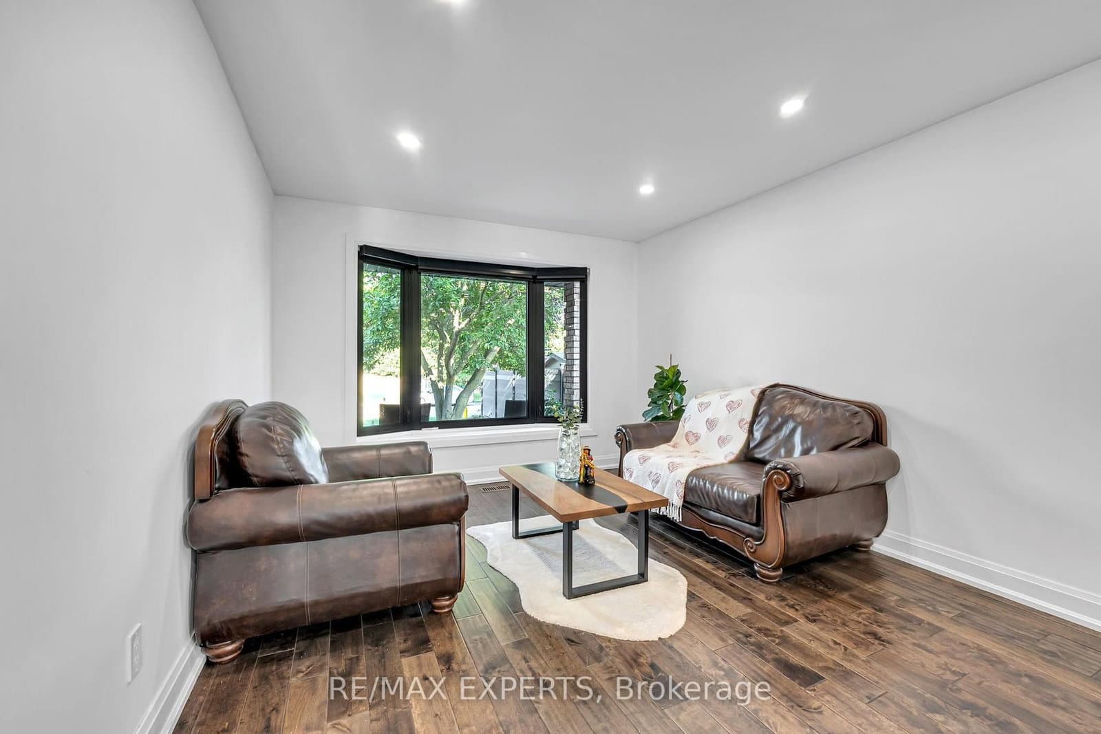 212 Bordeaux Drive thumbnail 10
