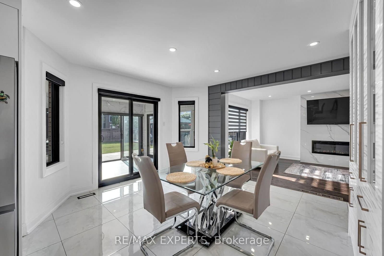 212 Bordeaux Drive thumbnail 17
