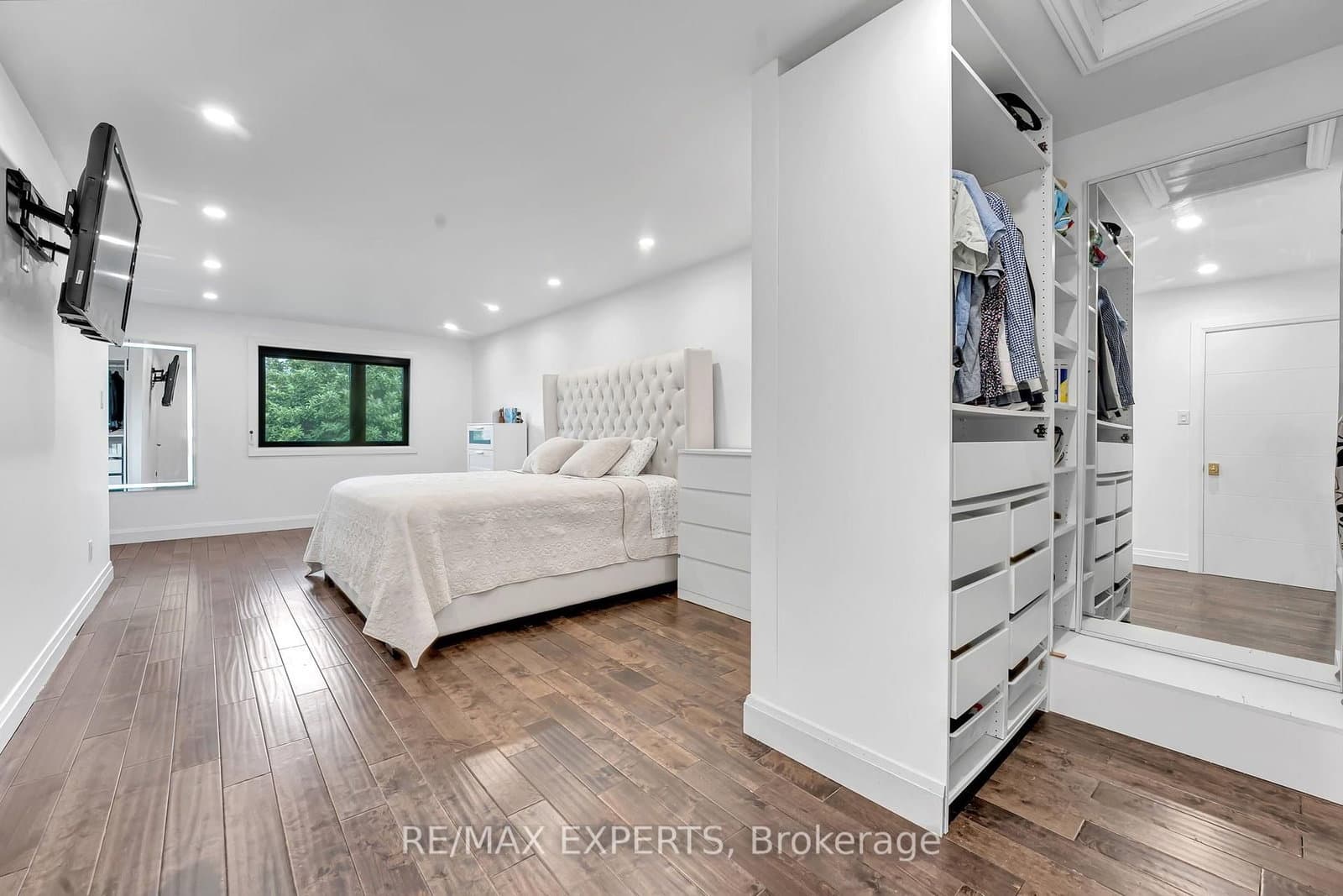 212 Bordeaux Drive thumbnail 33