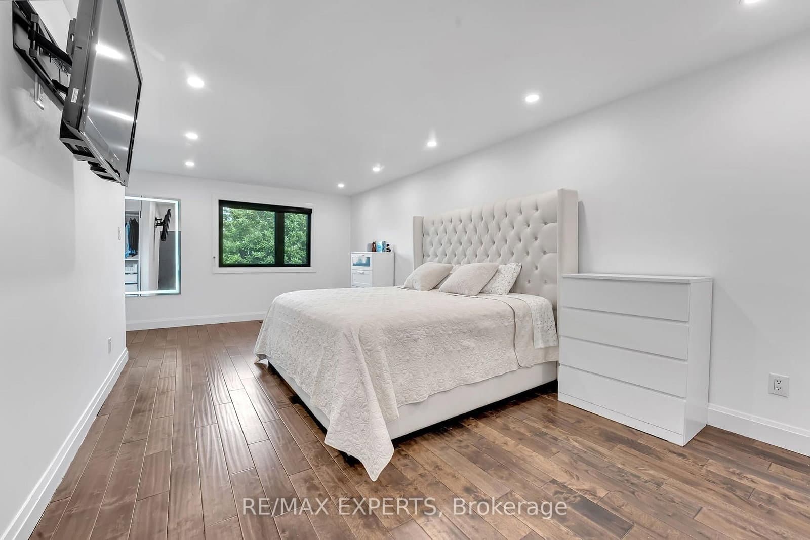 212 Bordeaux Drive thumbnail 34
