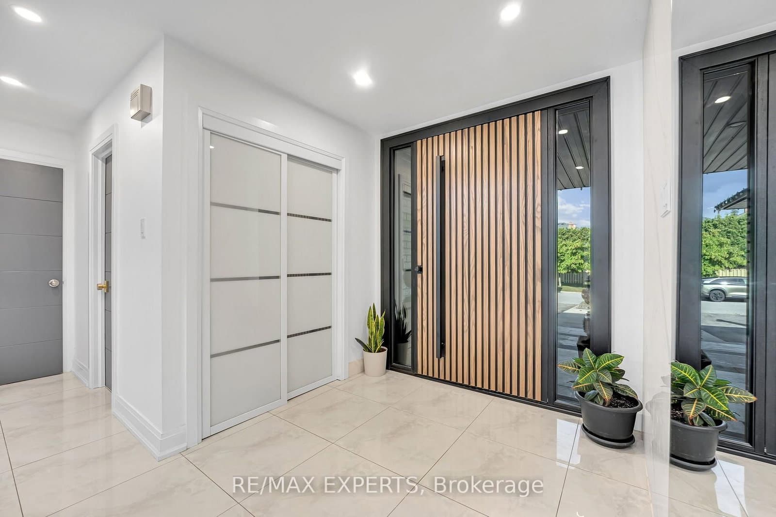 212 Bordeaux Drive thumbnail 4