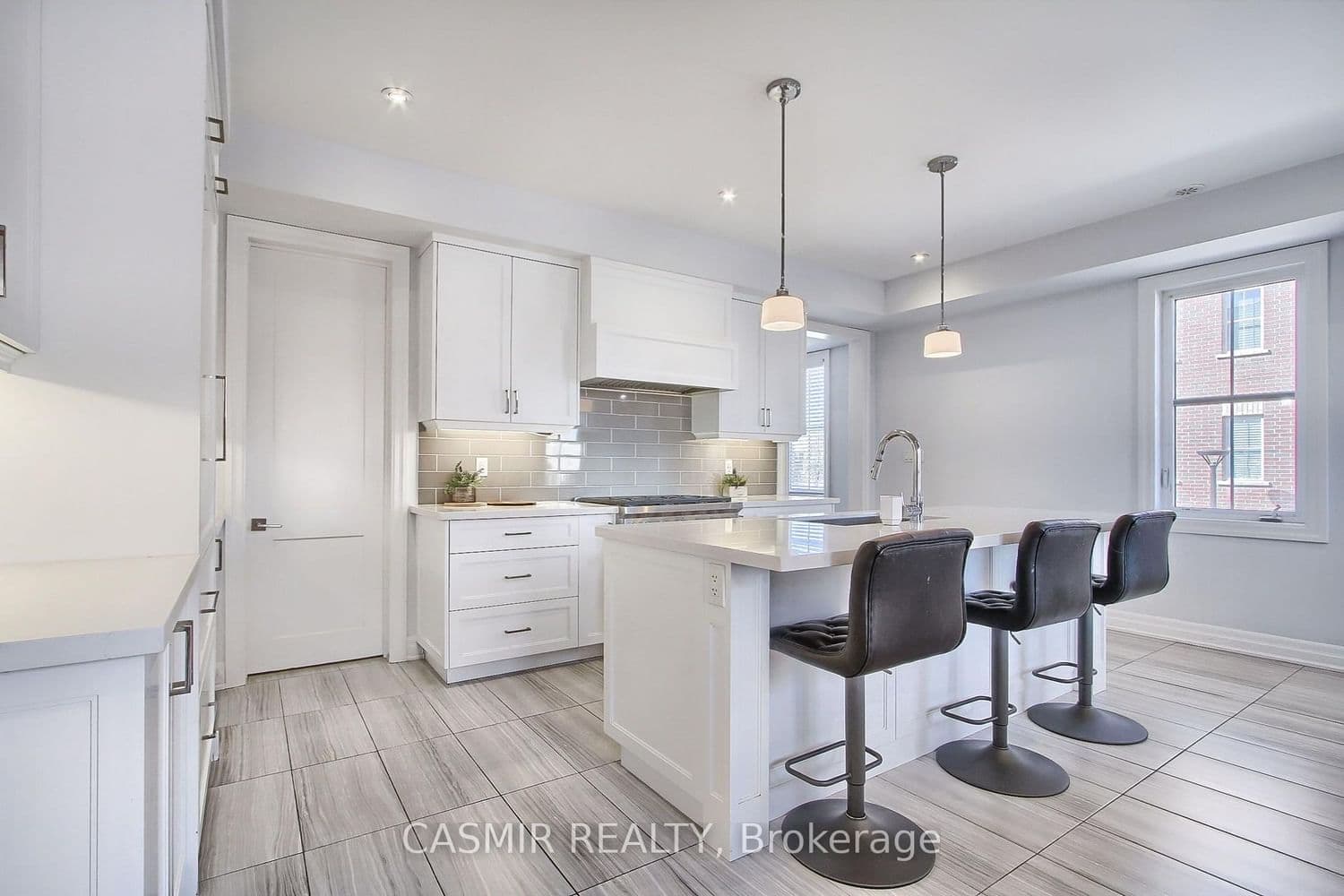 9873 Keele Street thumbnail 11
