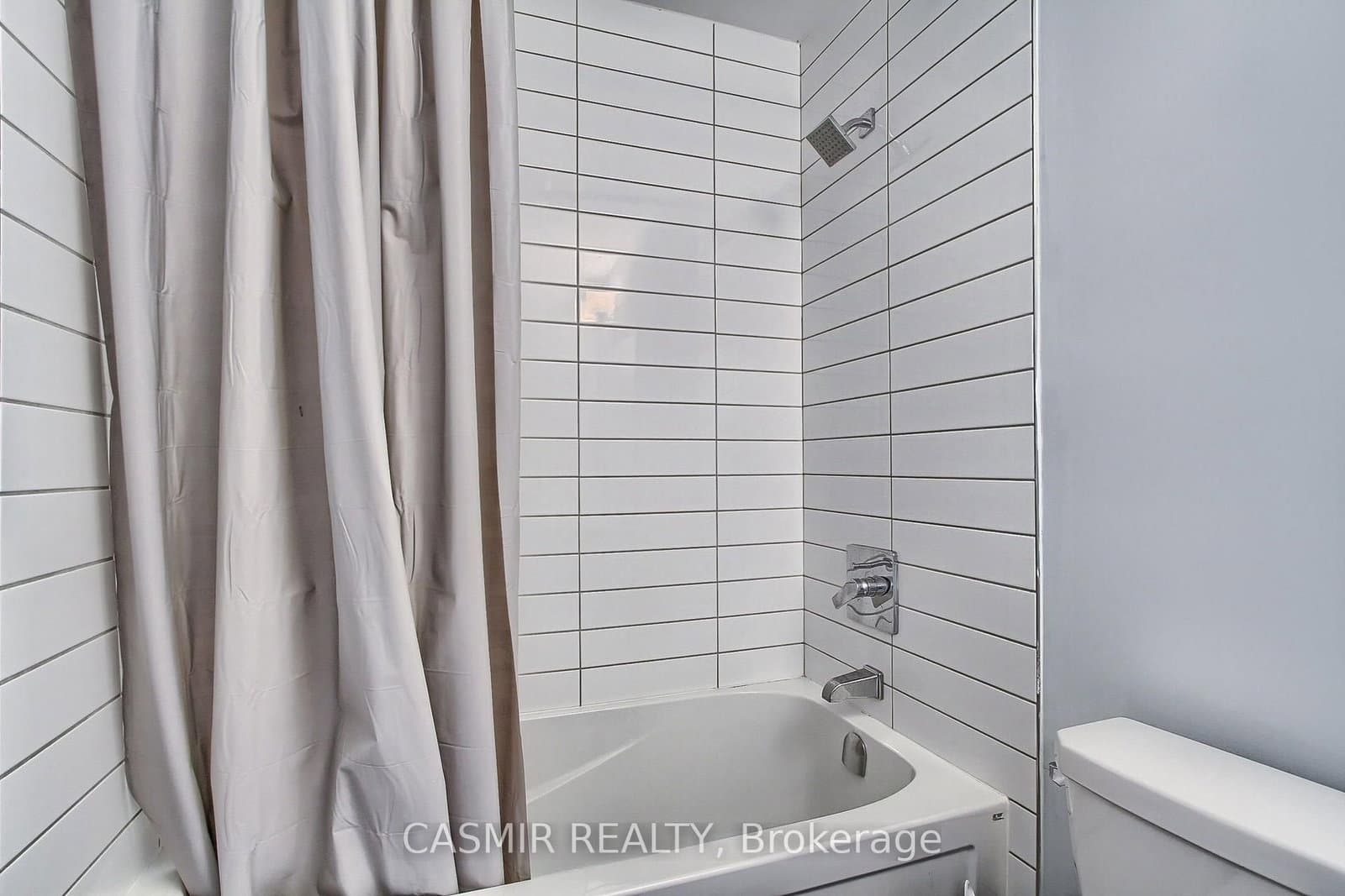 9873 Keele Street thumbnail 38