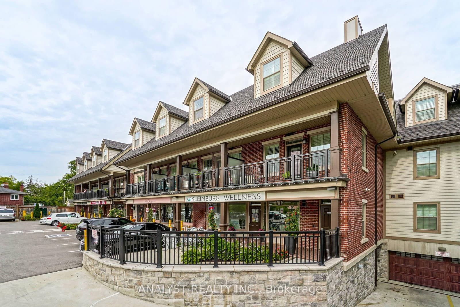 #218 - 10425 Islington Avenue