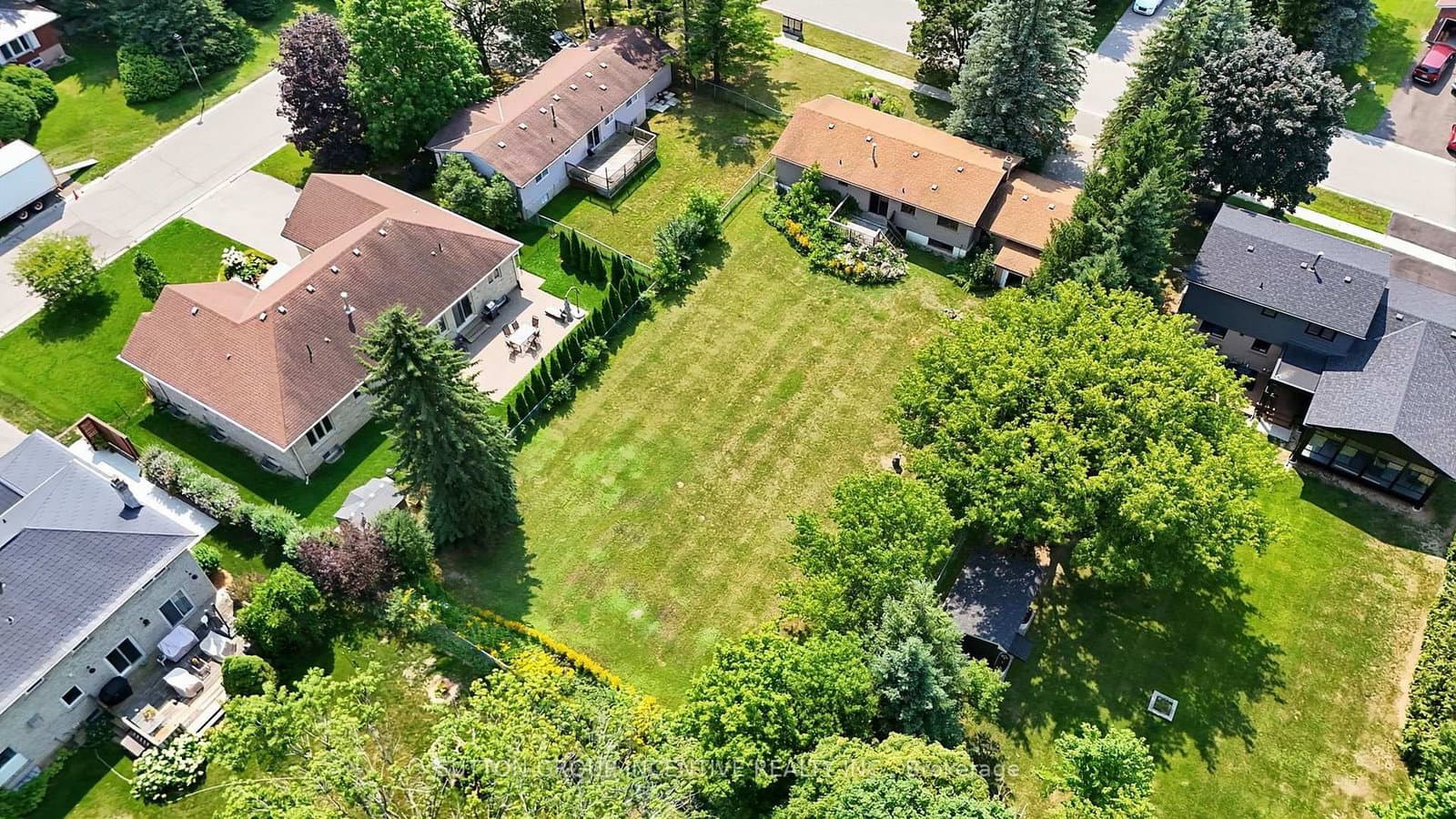 37 Moore Park Drive thumbnail 33