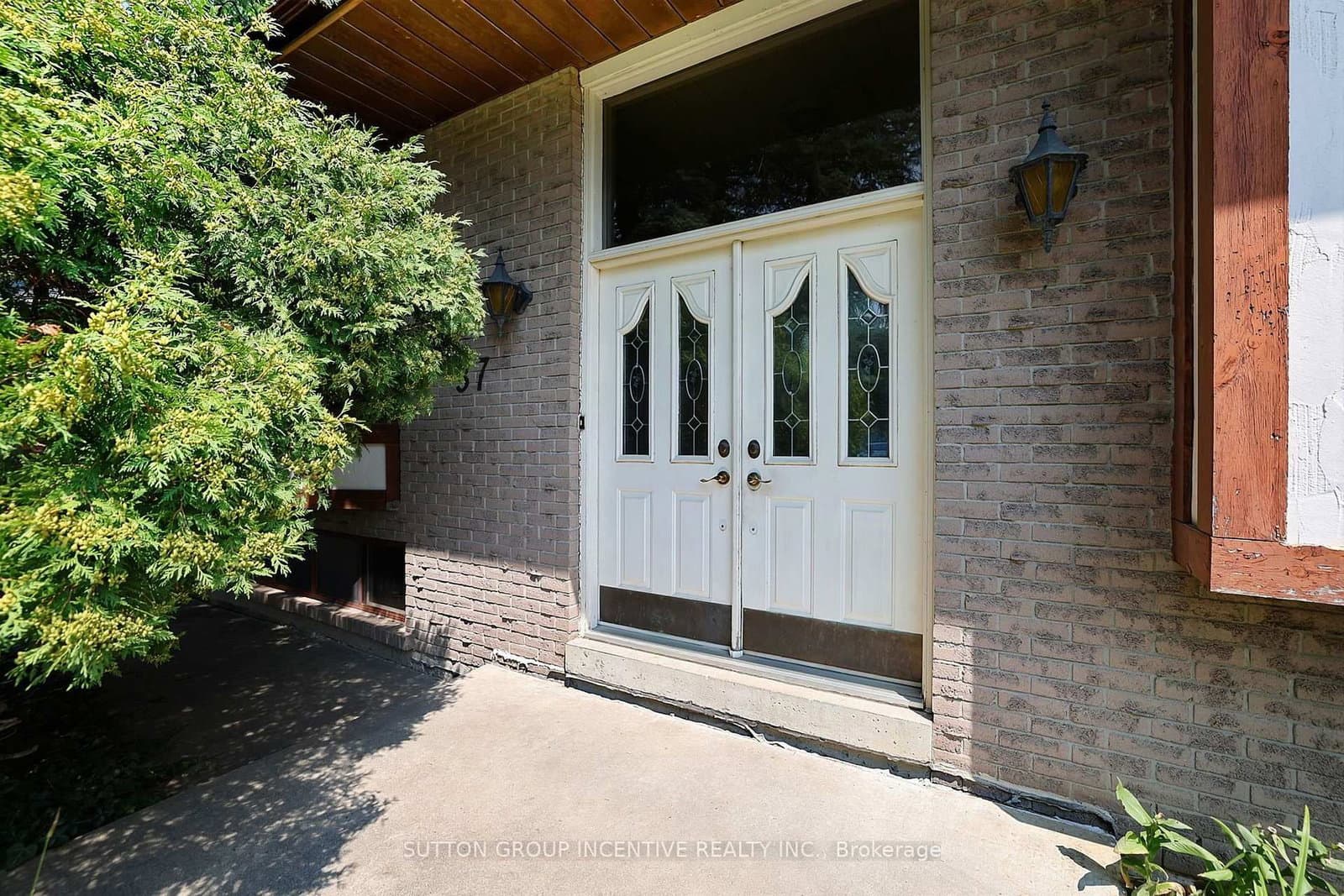 37 Moore Park Drive thumbnail 4