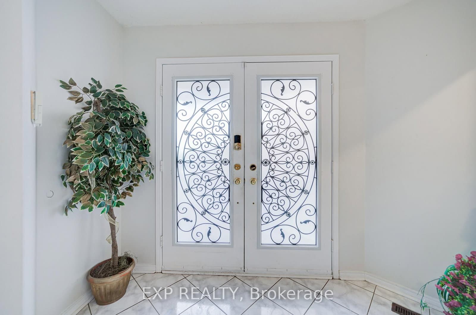 211 Sophia Road thumbnail 2