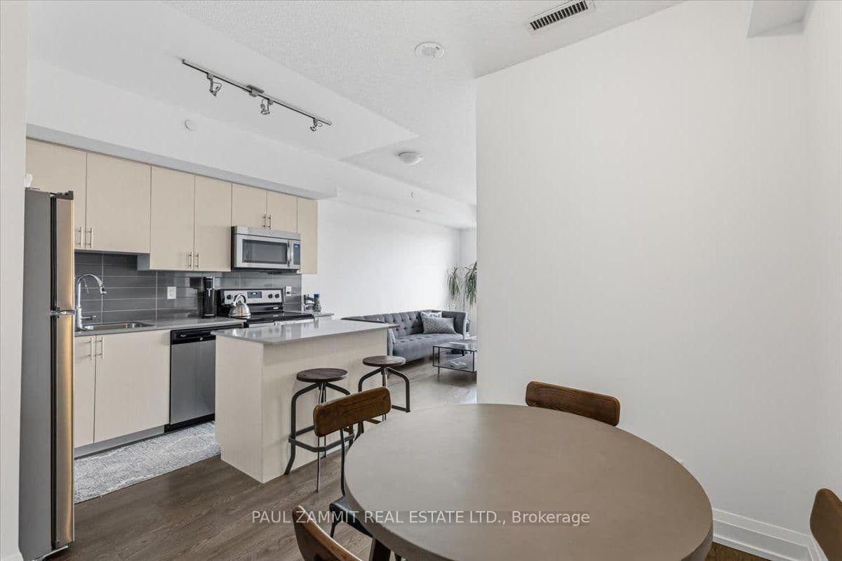 7890 Bathurst Street, Unit 203 thumbnail 9