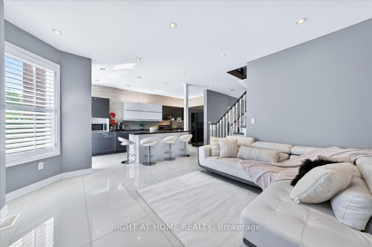 25 Longwood Avenue thumbnail 10