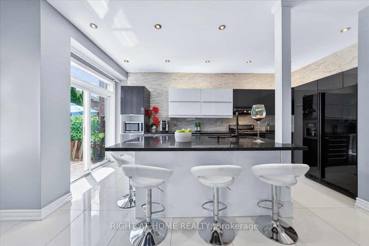 25 Longwood Avenue thumbnail 11