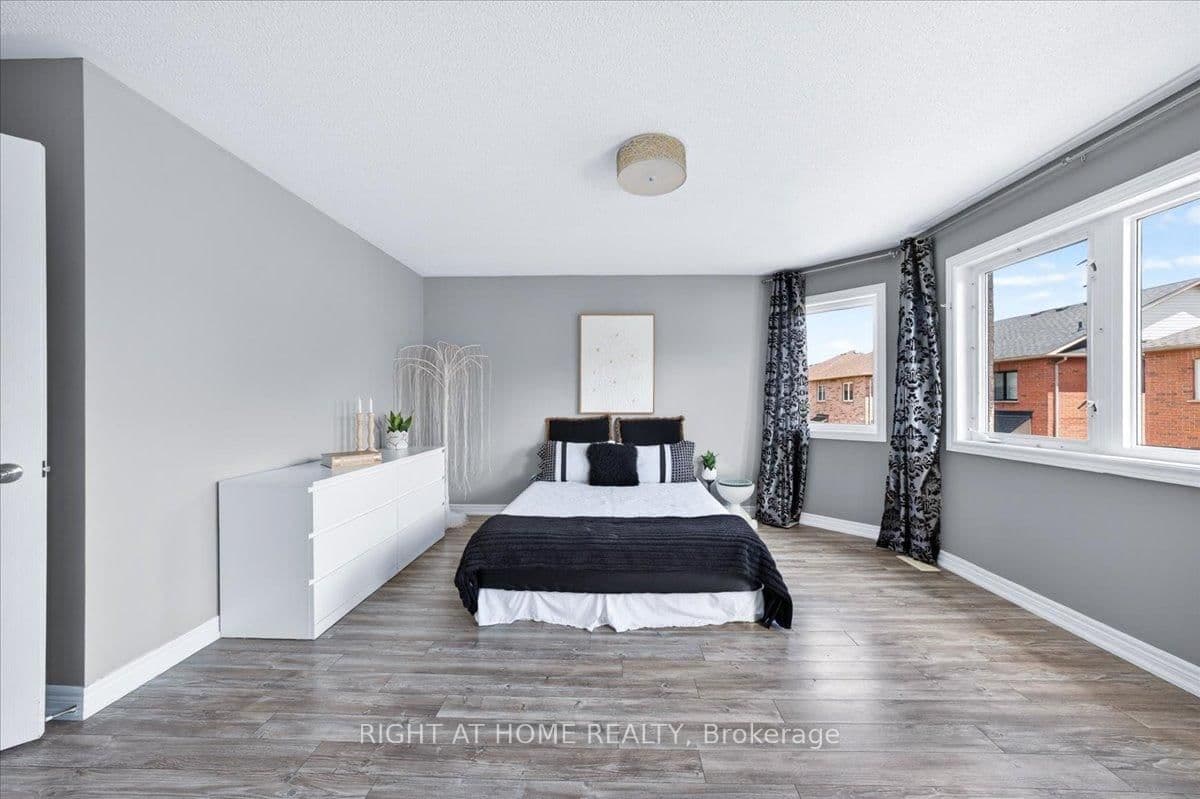25 Longwood Avenue thumbnail 13