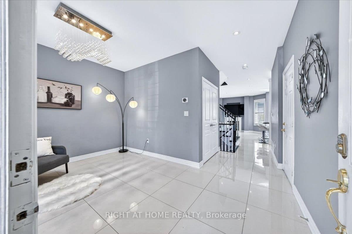 25 Longwood Avenue thumbnail 4