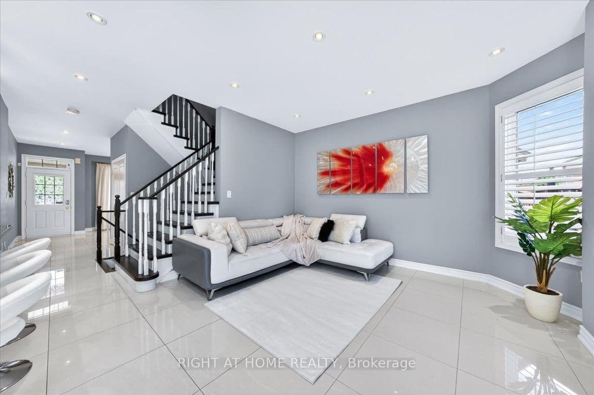 25 Longwood Avenue thumbnail 9