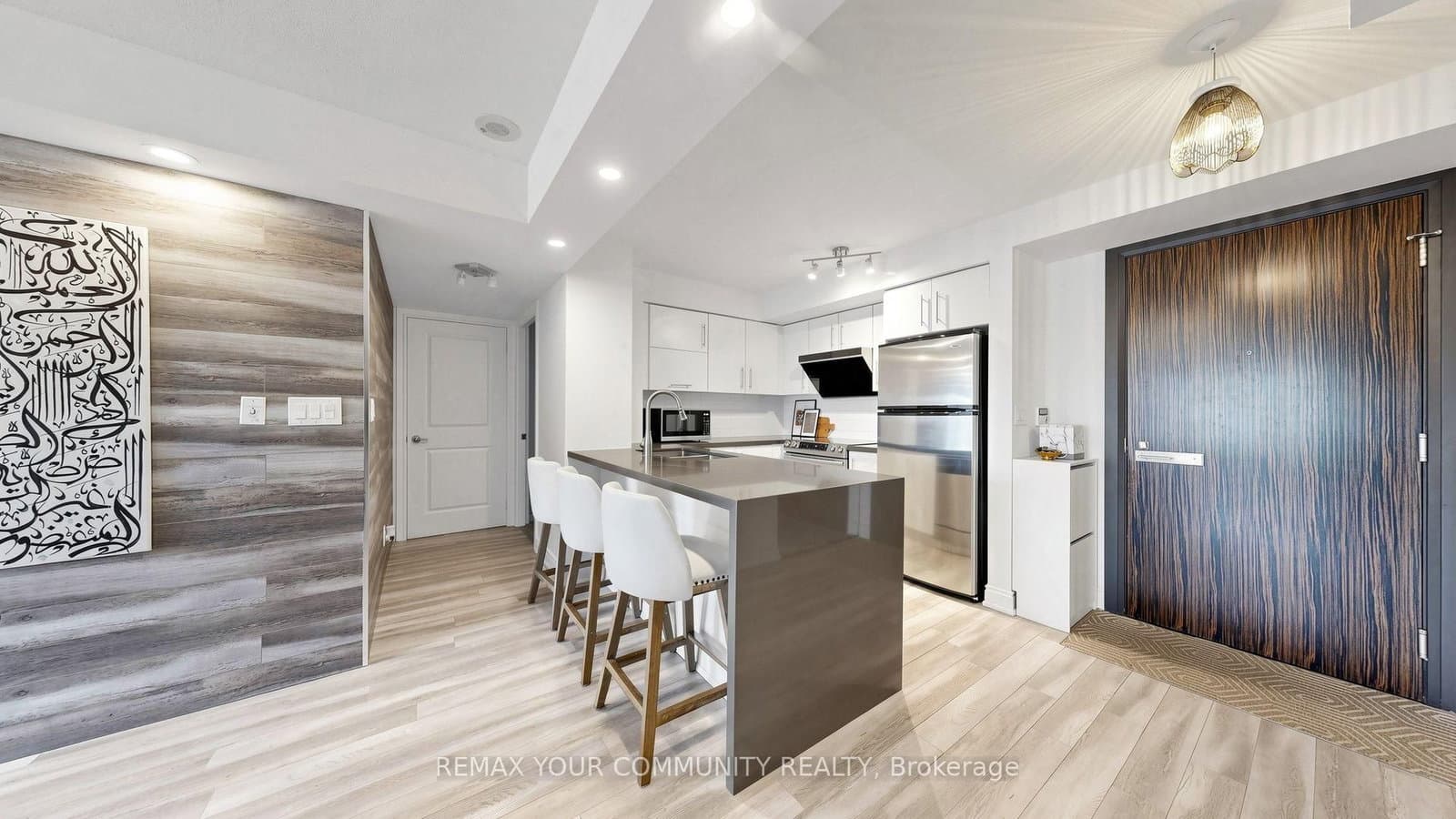 273 South Park Road, Unit 215 thumbnail 2