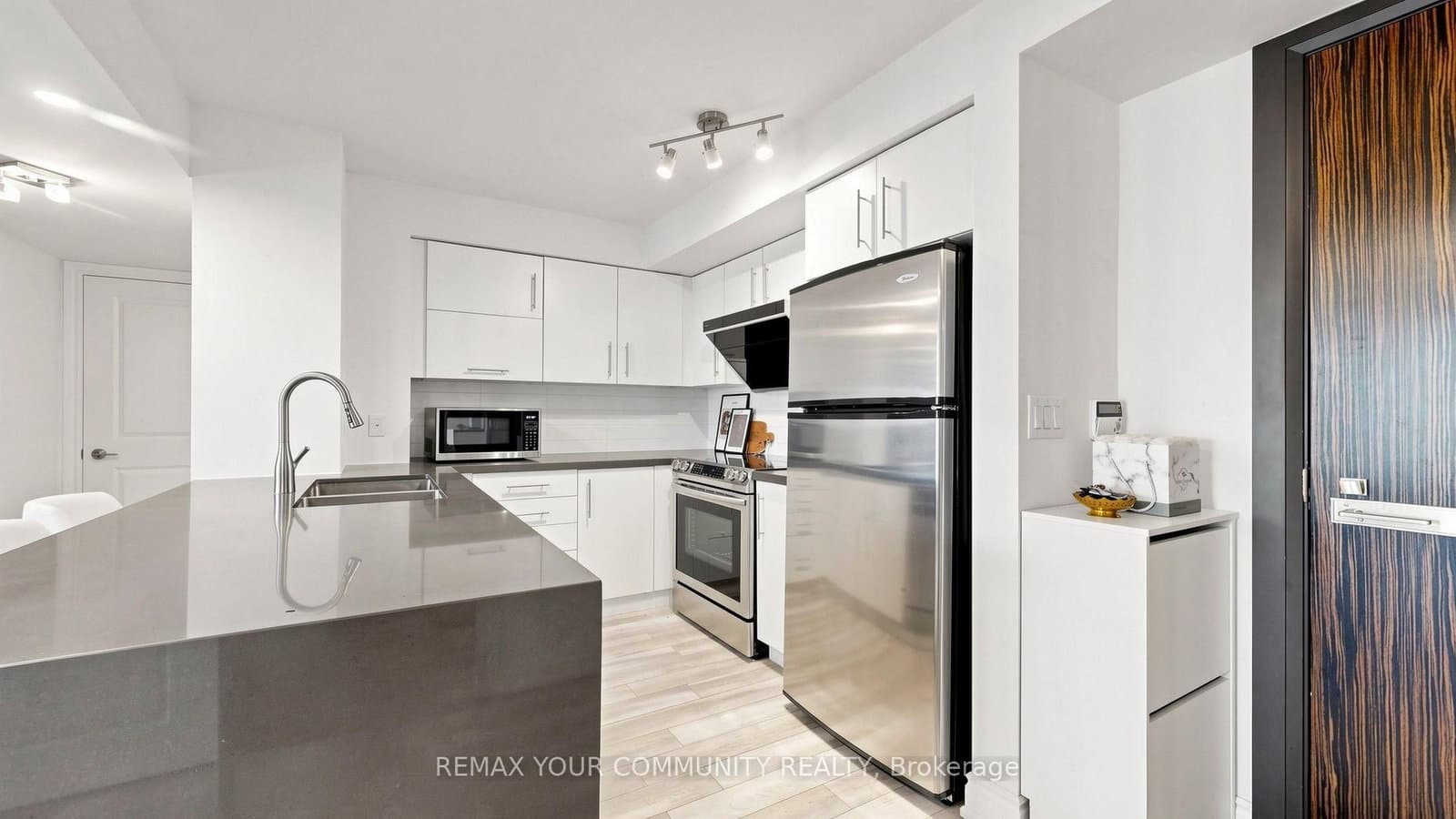 273 South Park Road, Unit 215 thumbnail 22