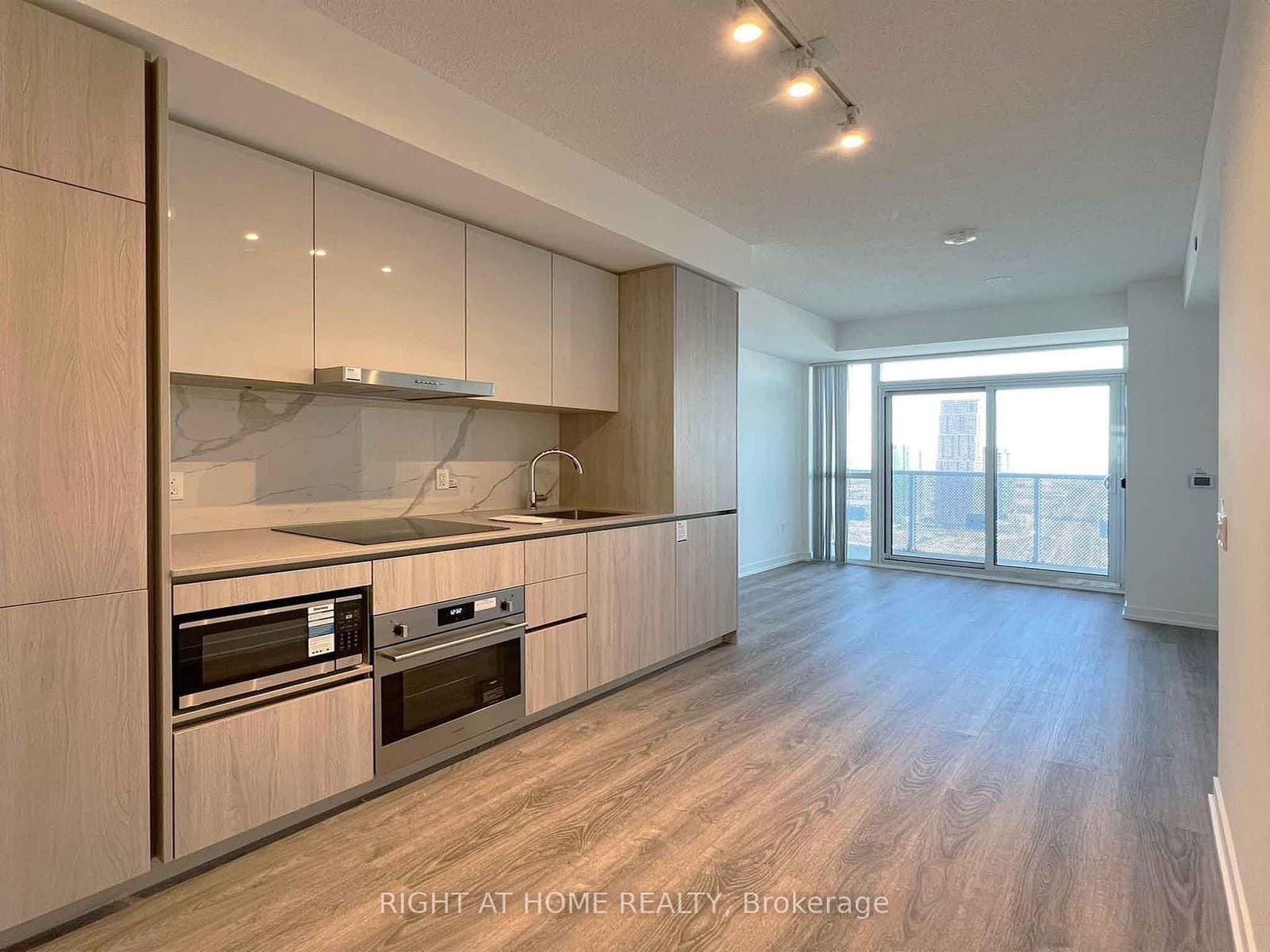 8 Interchange Way, Unit 3907 thumbnail 3