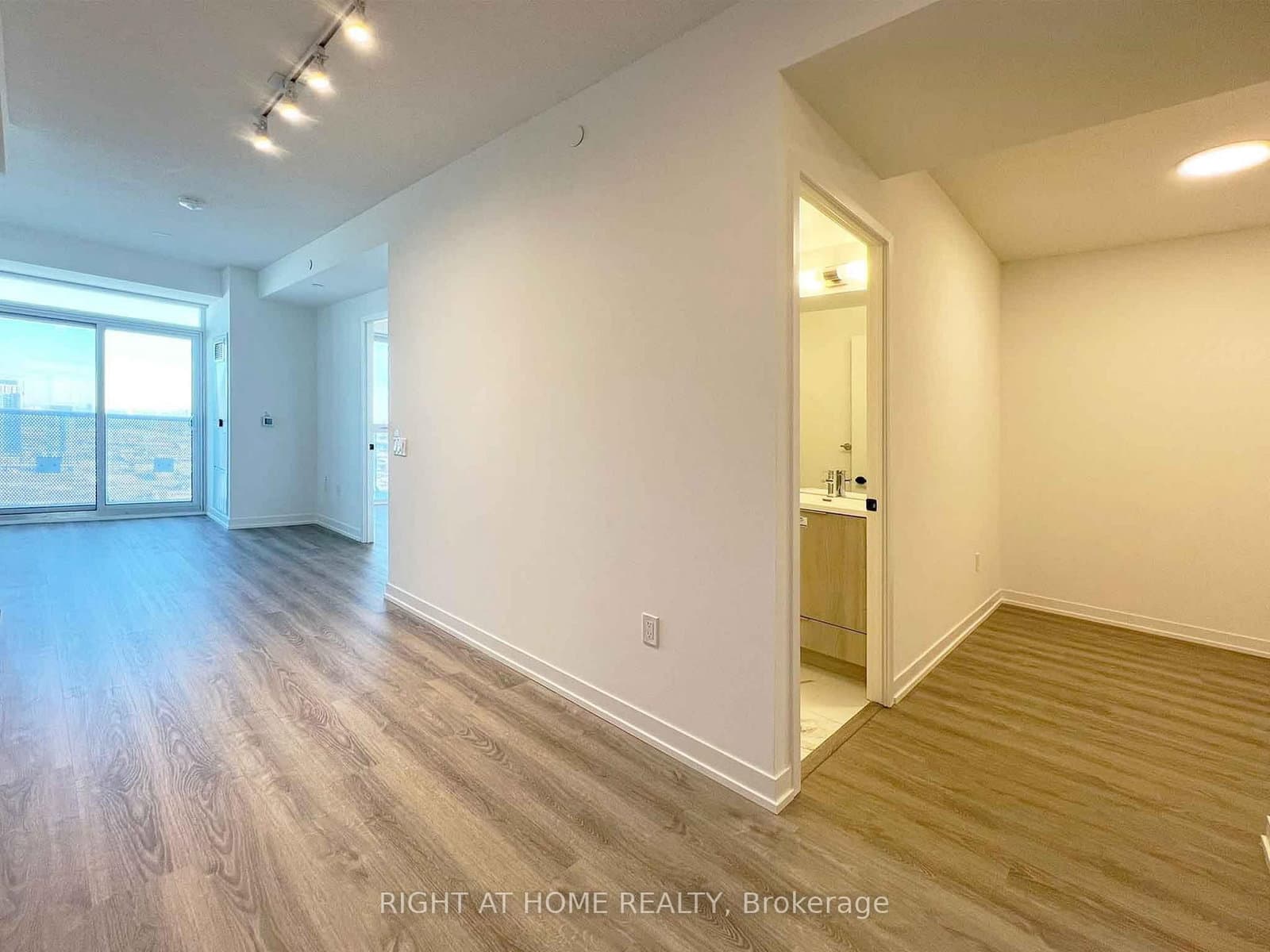 8 Interchange Way, Unit 3907 thumbnail 5