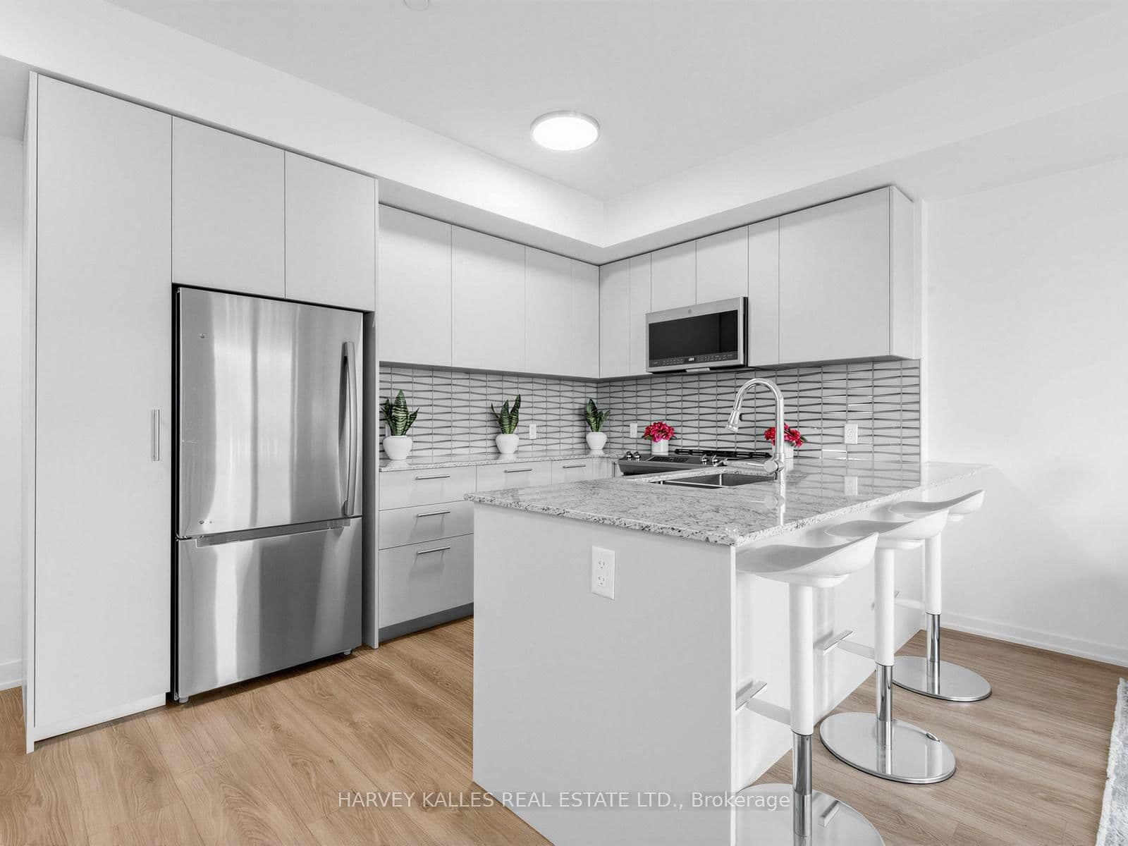 101 Cathedral High Street, Unit 329 thumbnail 2