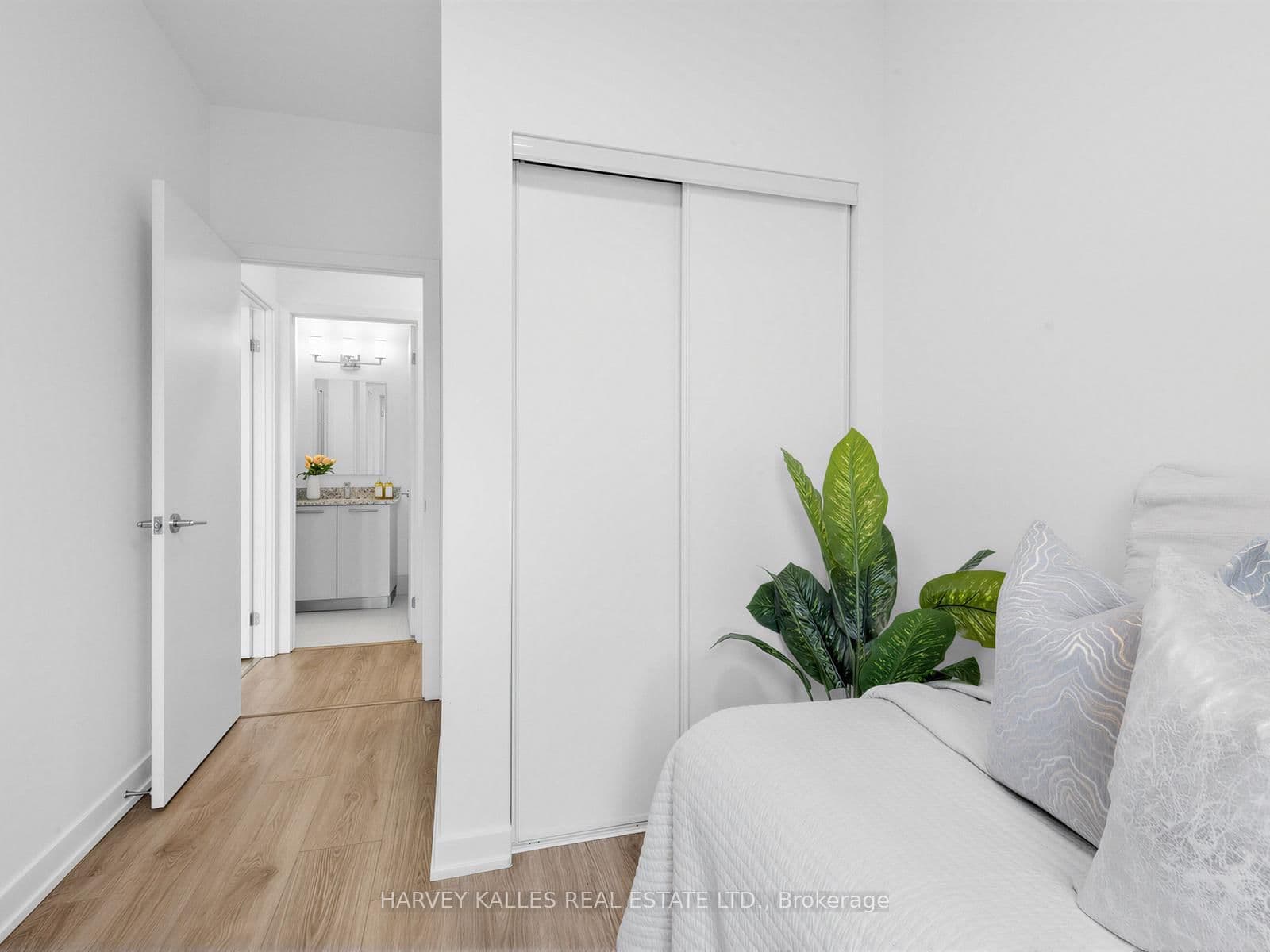 101 Cathedral High Street, Unit 329 thumbnail 24