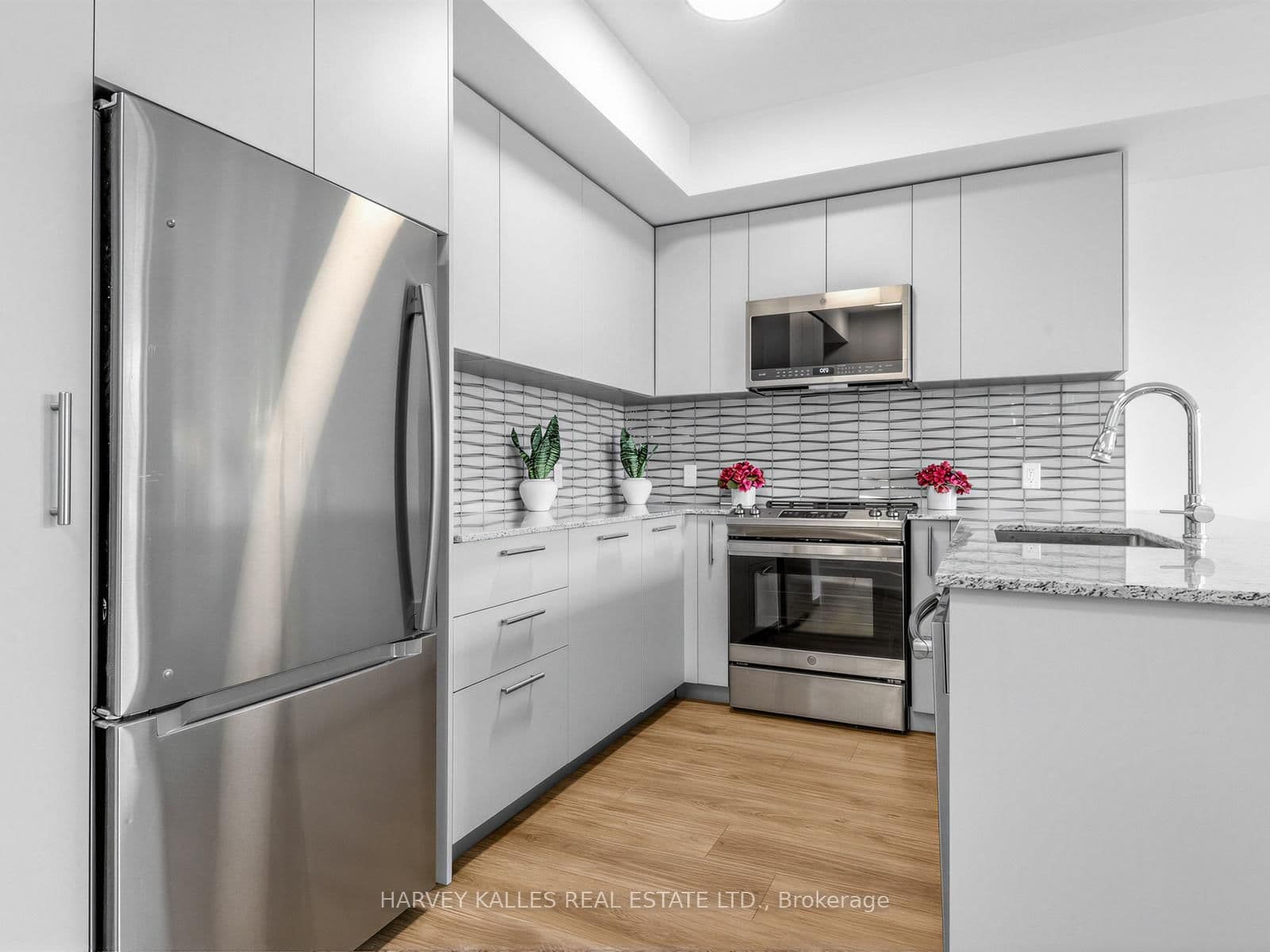 101 Cathedral High Street, Unit 329 thumbnail 4