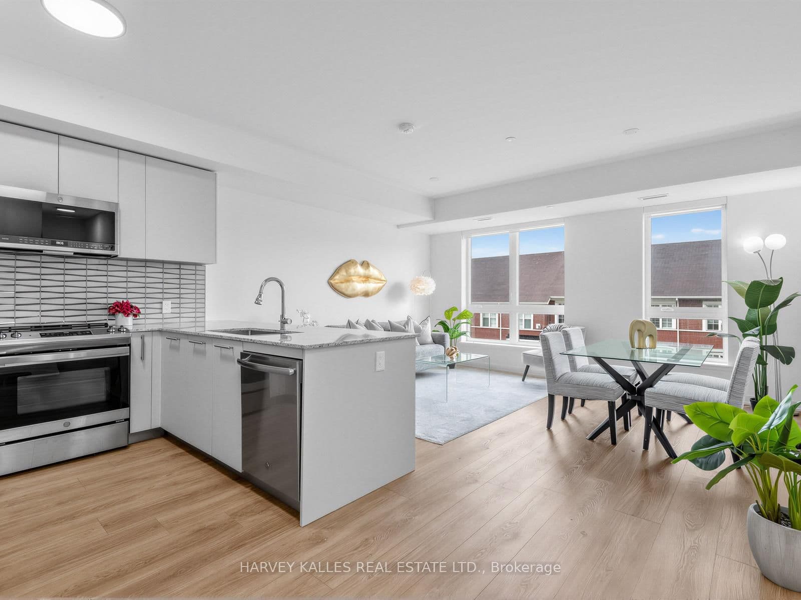 101 Cathedral High Street, Unit 329 thumbnail 6