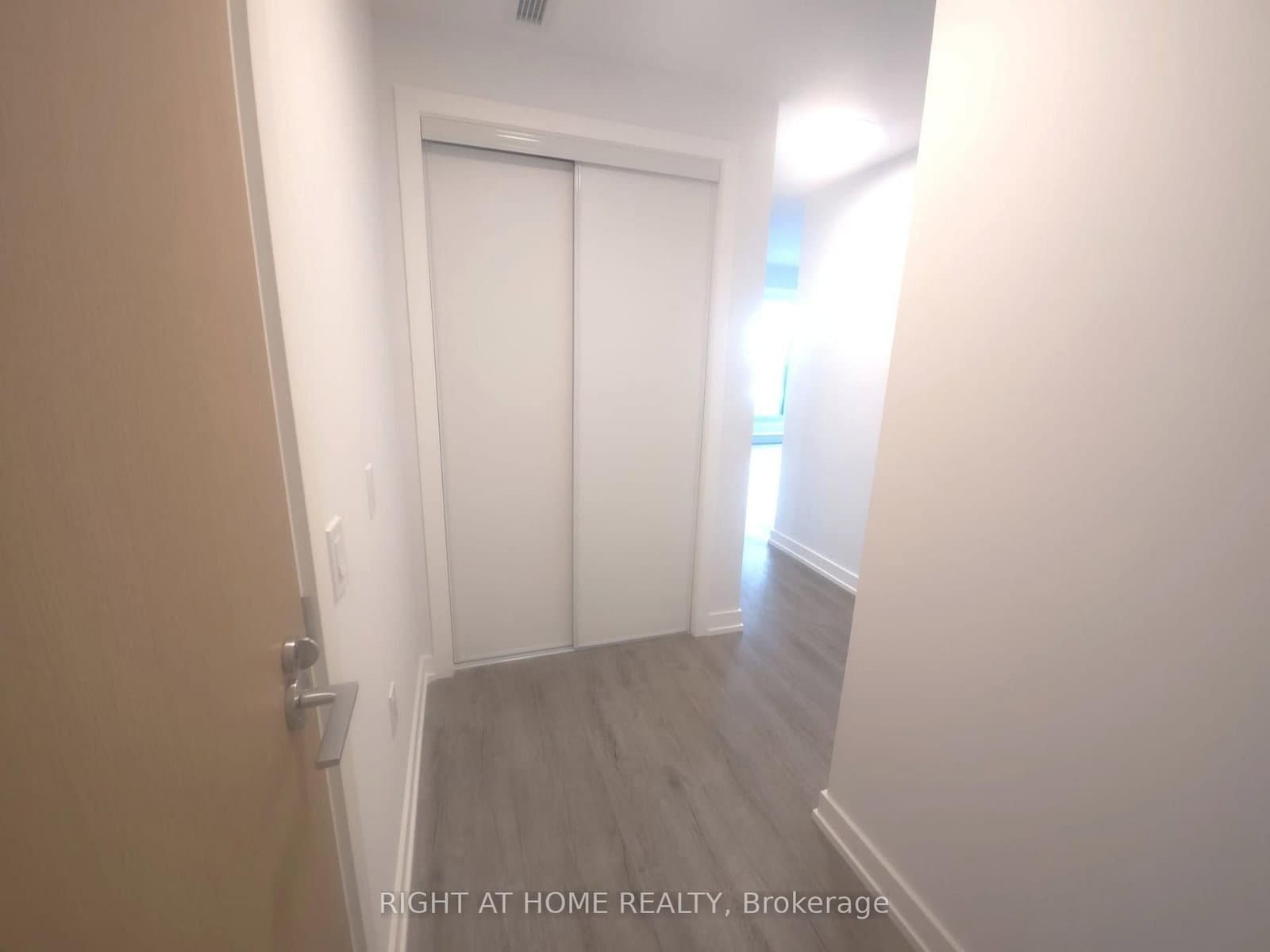 21 Meadowdale Road, Unit 902 thumbnail 4