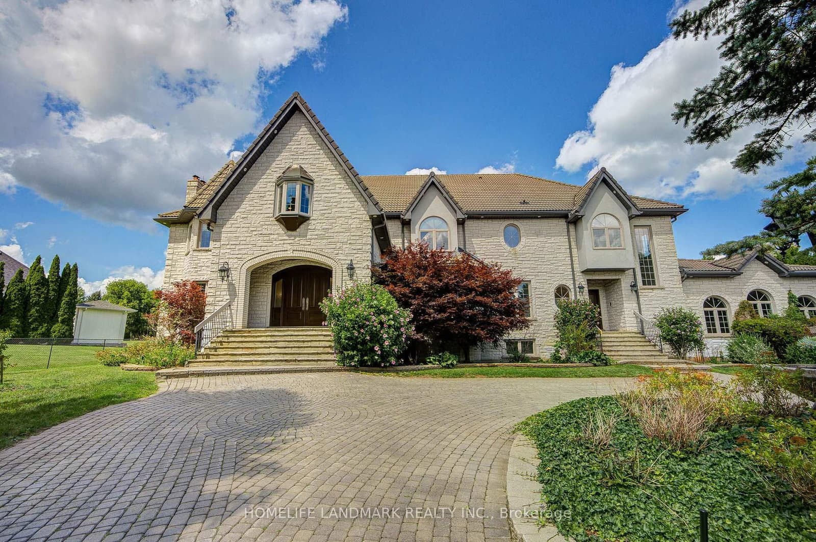 21 Kensington Drive - Image 1