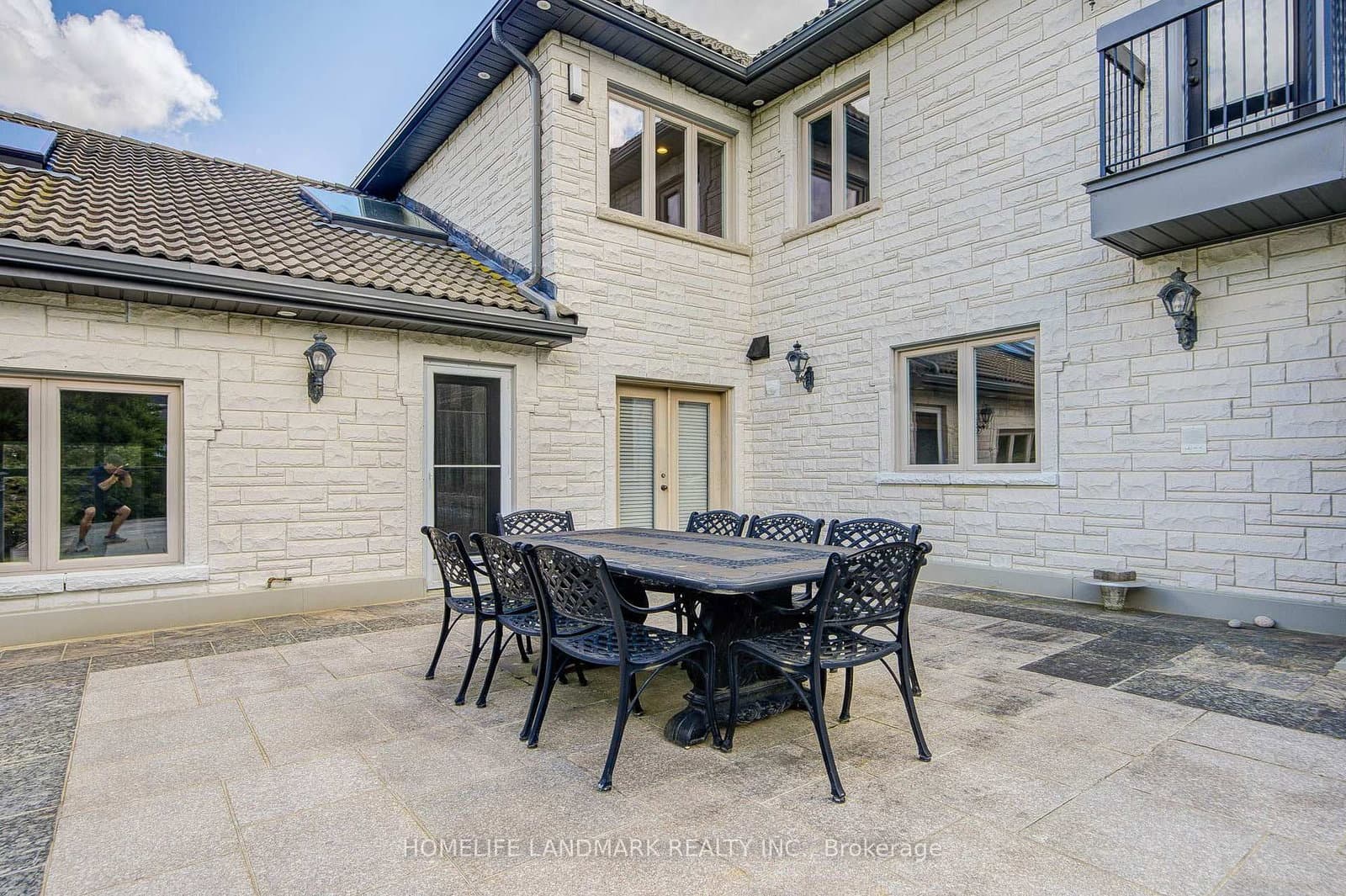 21 Kensington Drive thumbnail 47